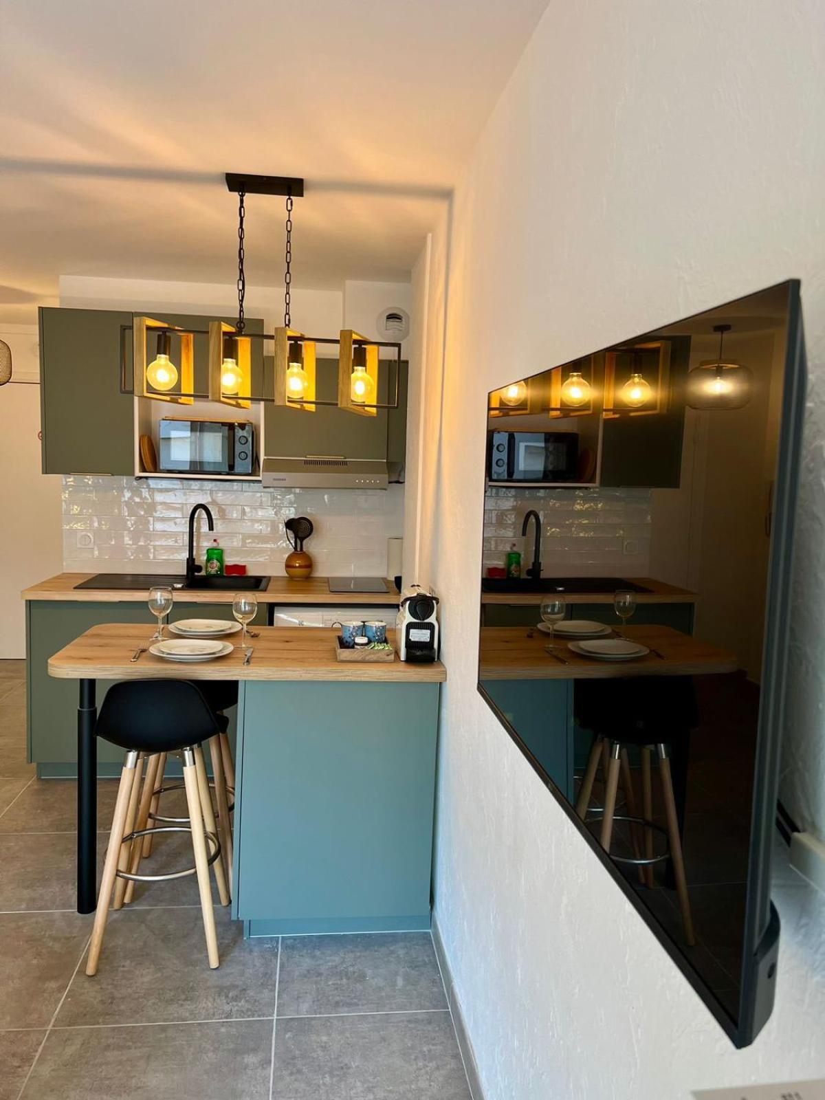 Climatise, Cosy Et Calme Au Centre Apartment Antibes