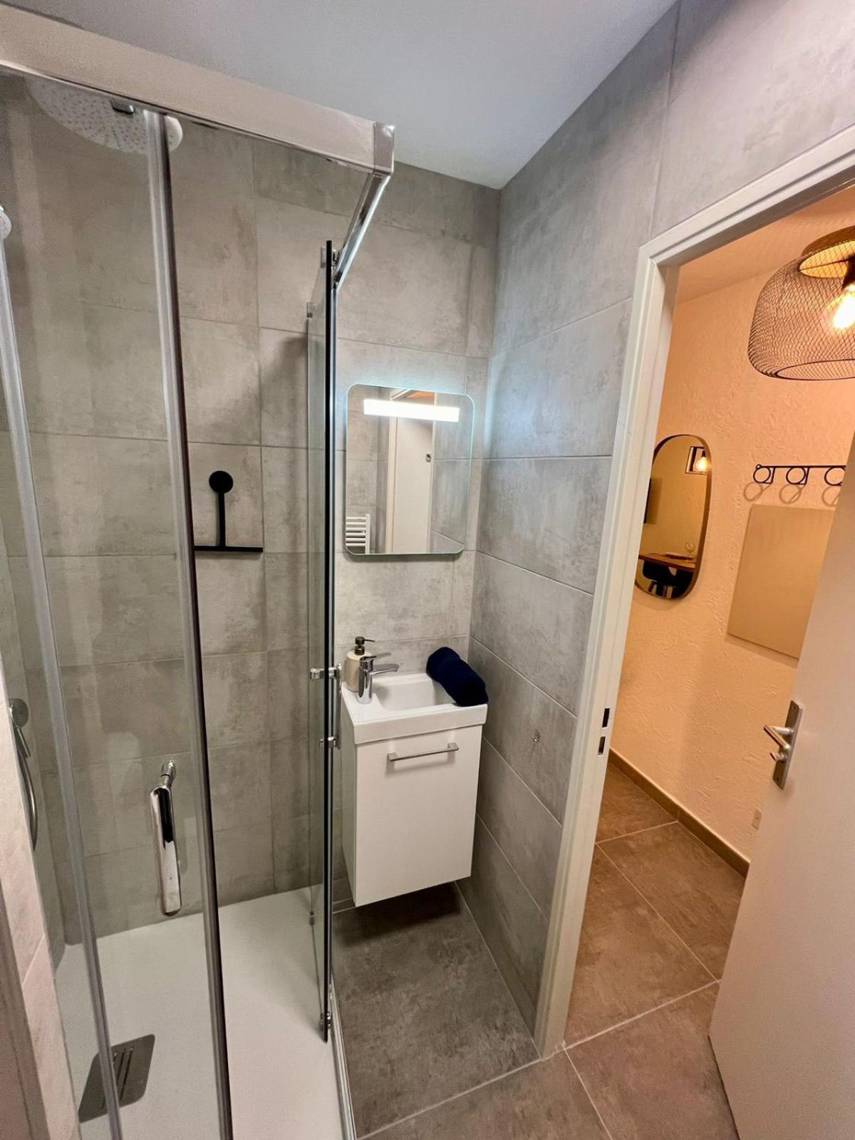 Climatise, Cosy Et Calme Au Centre Apartment Antibes