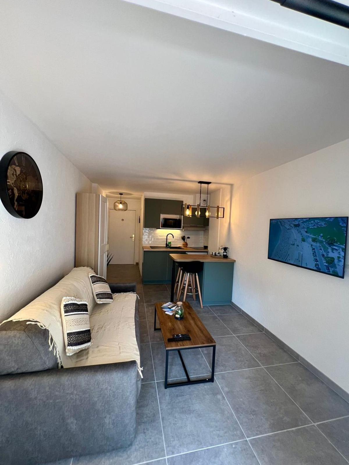 Apartment Climatise, Cosy Et Calme Au Centre Antibes