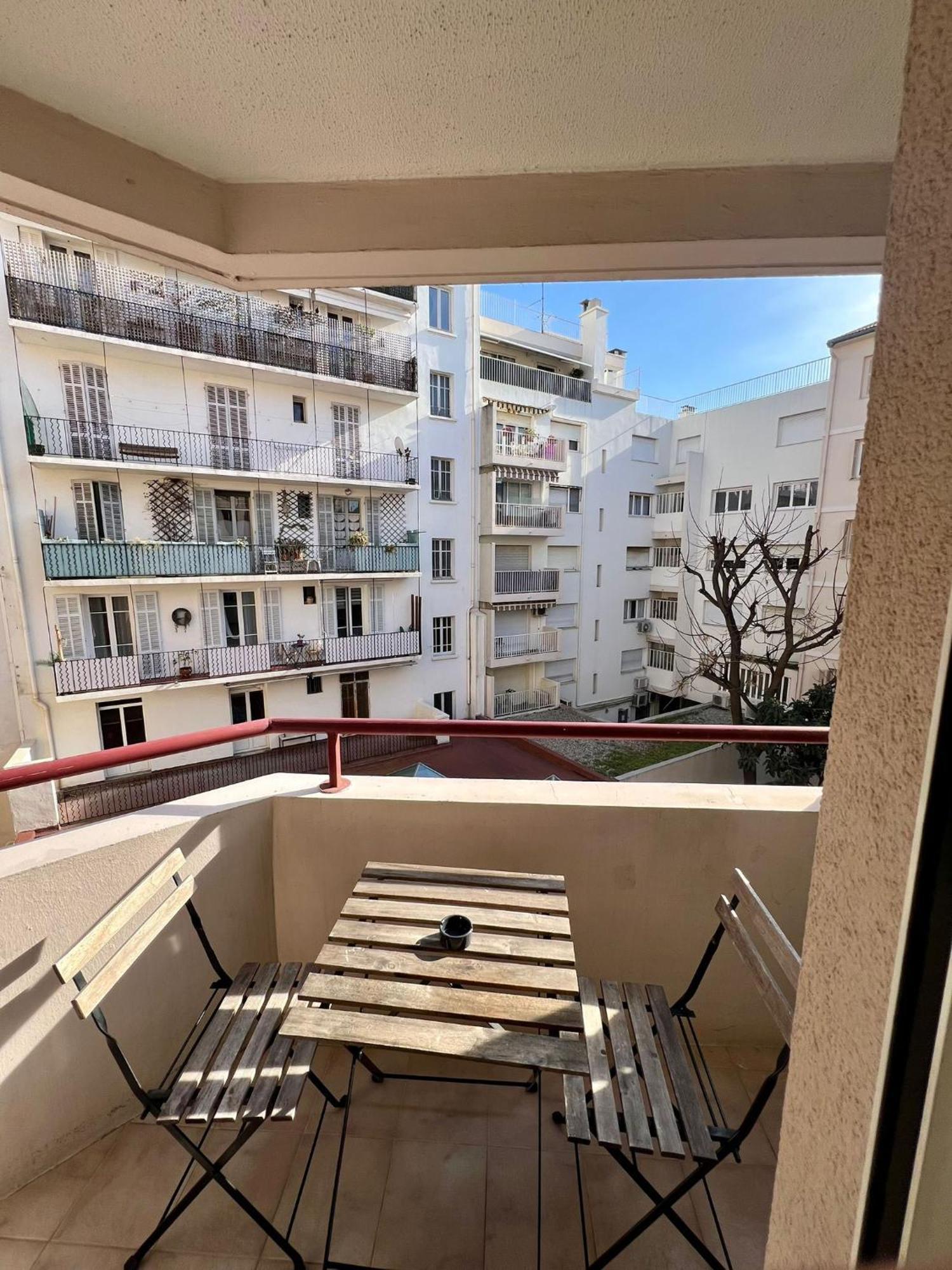 Climatise, Cosy Et Calme Au Centre Apartment Antibes