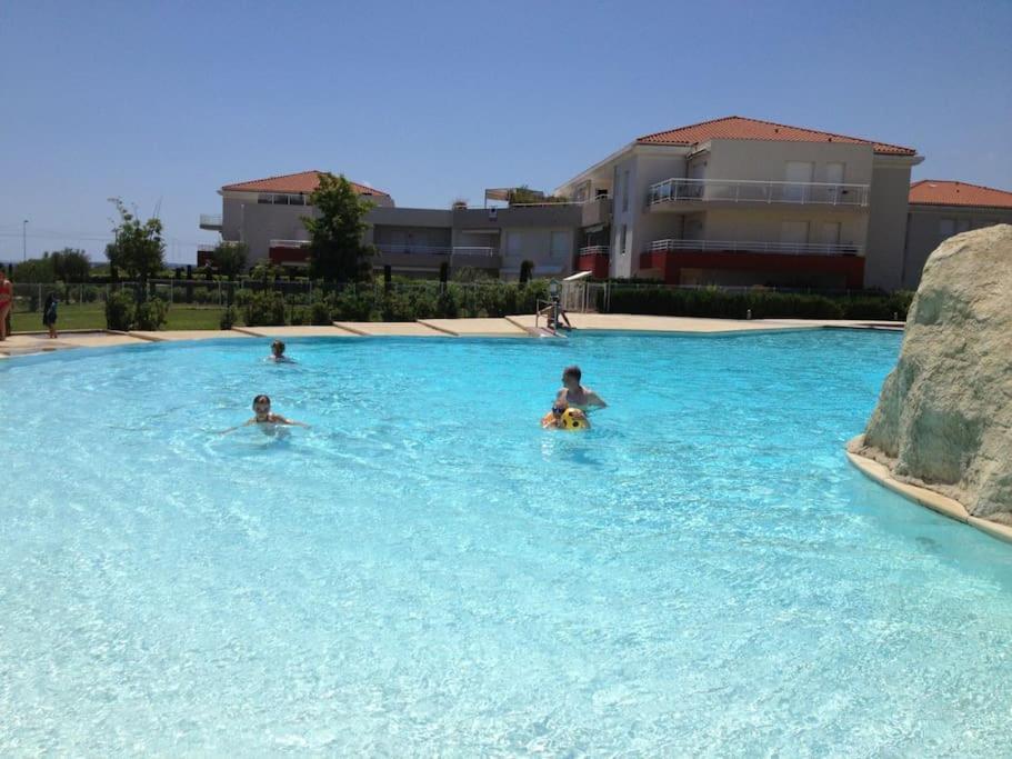Lovely By With Sea Views Apartment