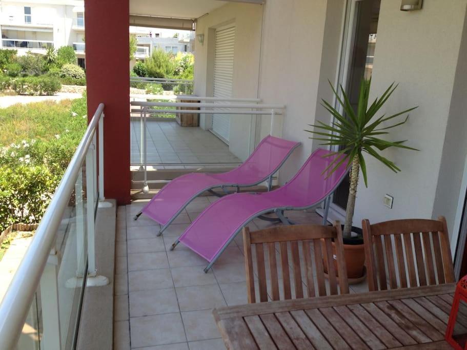 Lovely By With Sea Views Apartment