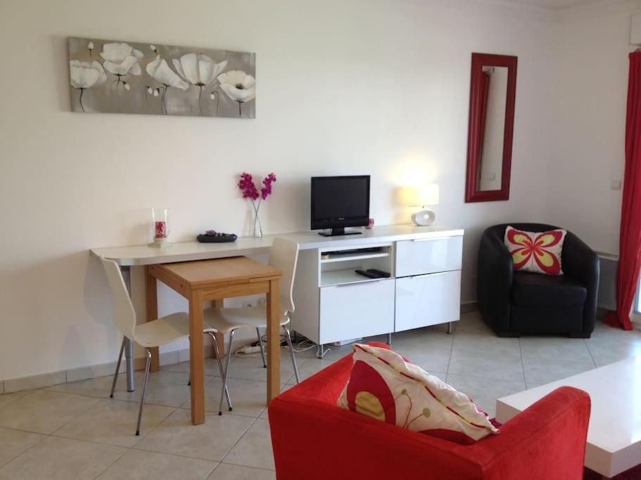 Lovely By With Sea Views *