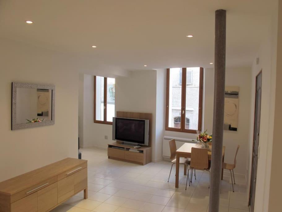 Apartment Heart Of Old 1 Min To Beach