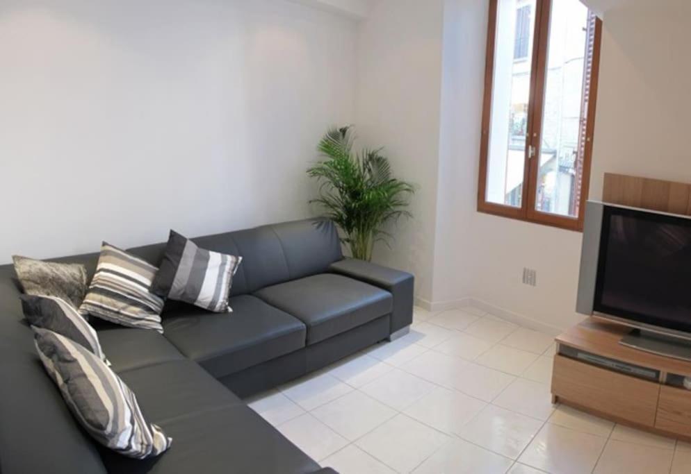 Heart Of Old 1 Min To Beach Apartment