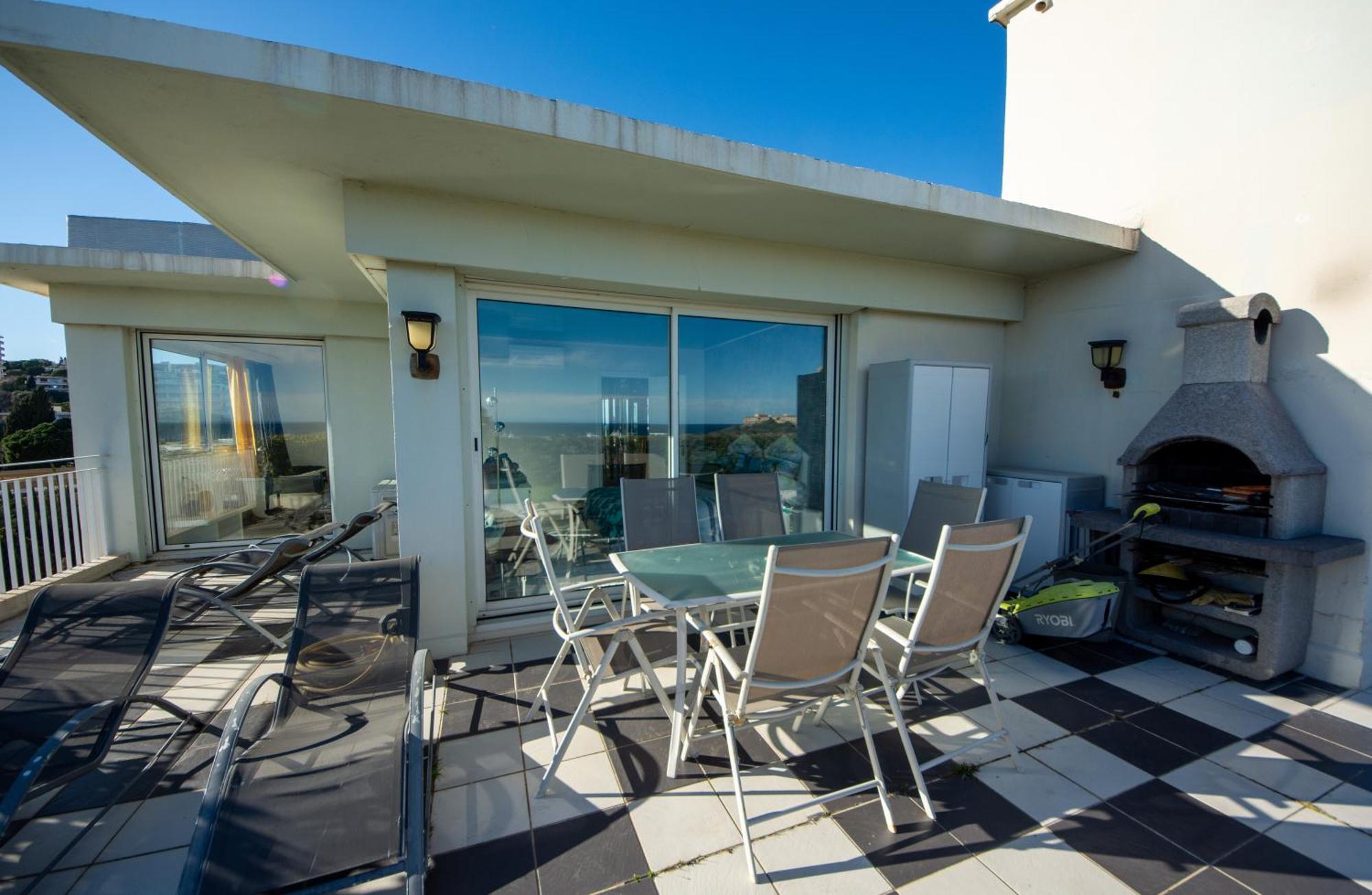 Rooftop, Sea View, Facing The Harbor, Near Center And Apartamento
