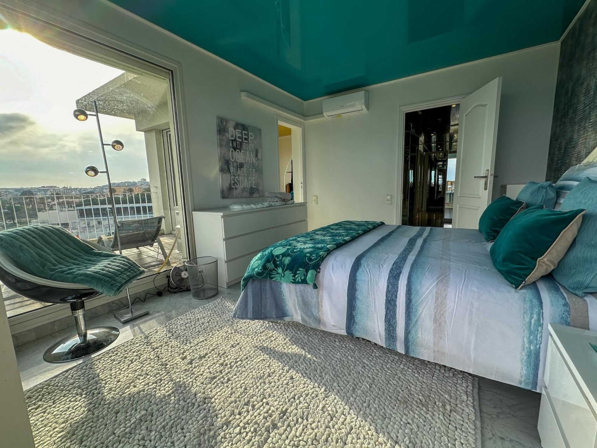 Rooftop, Sea View, Facing The Harbor, Near Center And Apartamento *