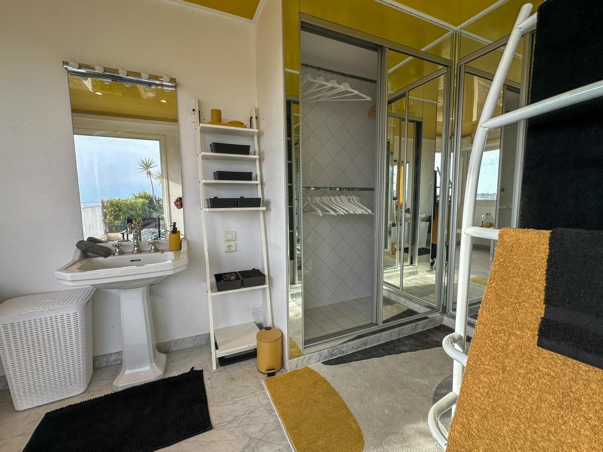 Apartamento Rooftop, Sea View, Facing The Harbor, Near Center And Antibes