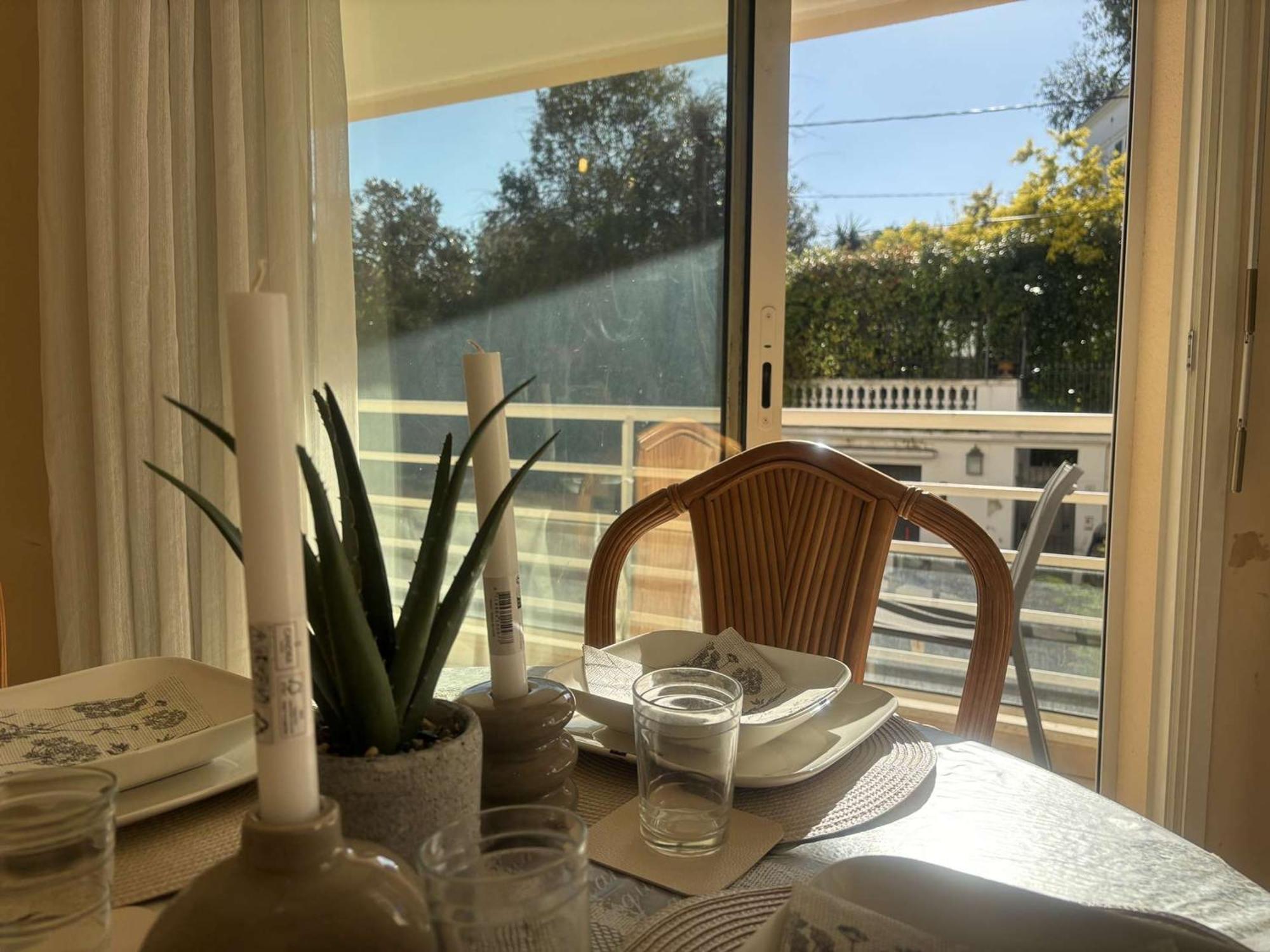 2p A Juan Les Pins : Emplacement Ideal, Parking, Terrasses, Proche Et Commerces - Fr-1-252-188 Appartement *