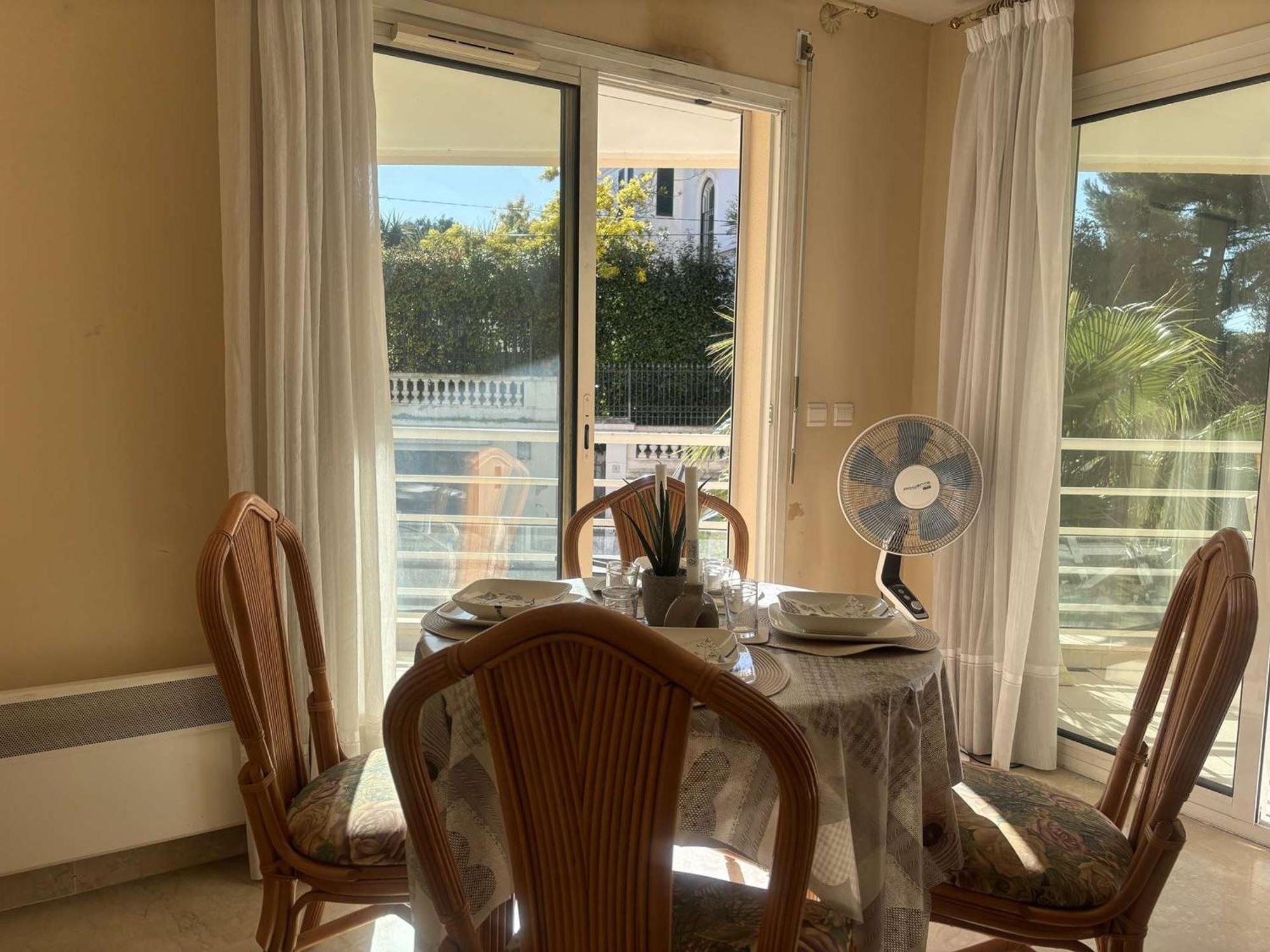 2p A Juan Les Pins : Emplacement Ideal, Parking, Terrasses, Proche Et Commerces - Fr-1-252-188 * Antibes