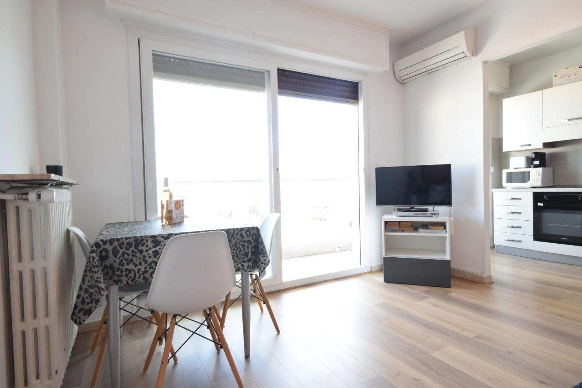 L'aiglon Airco In The Town Center For 4 By Sunset Apartment Antibes