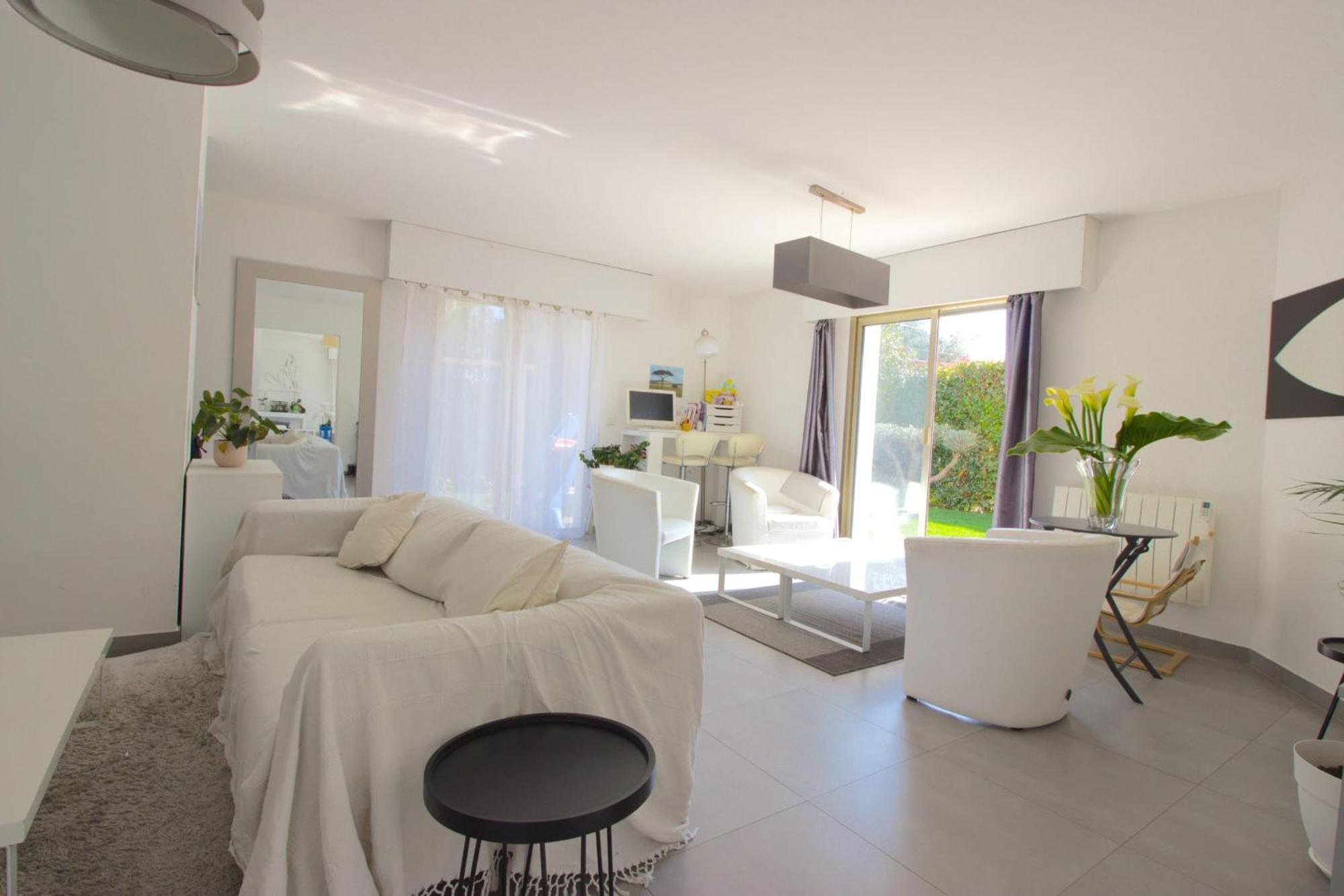 - 8 Personnes - Piscine - Parking Villa