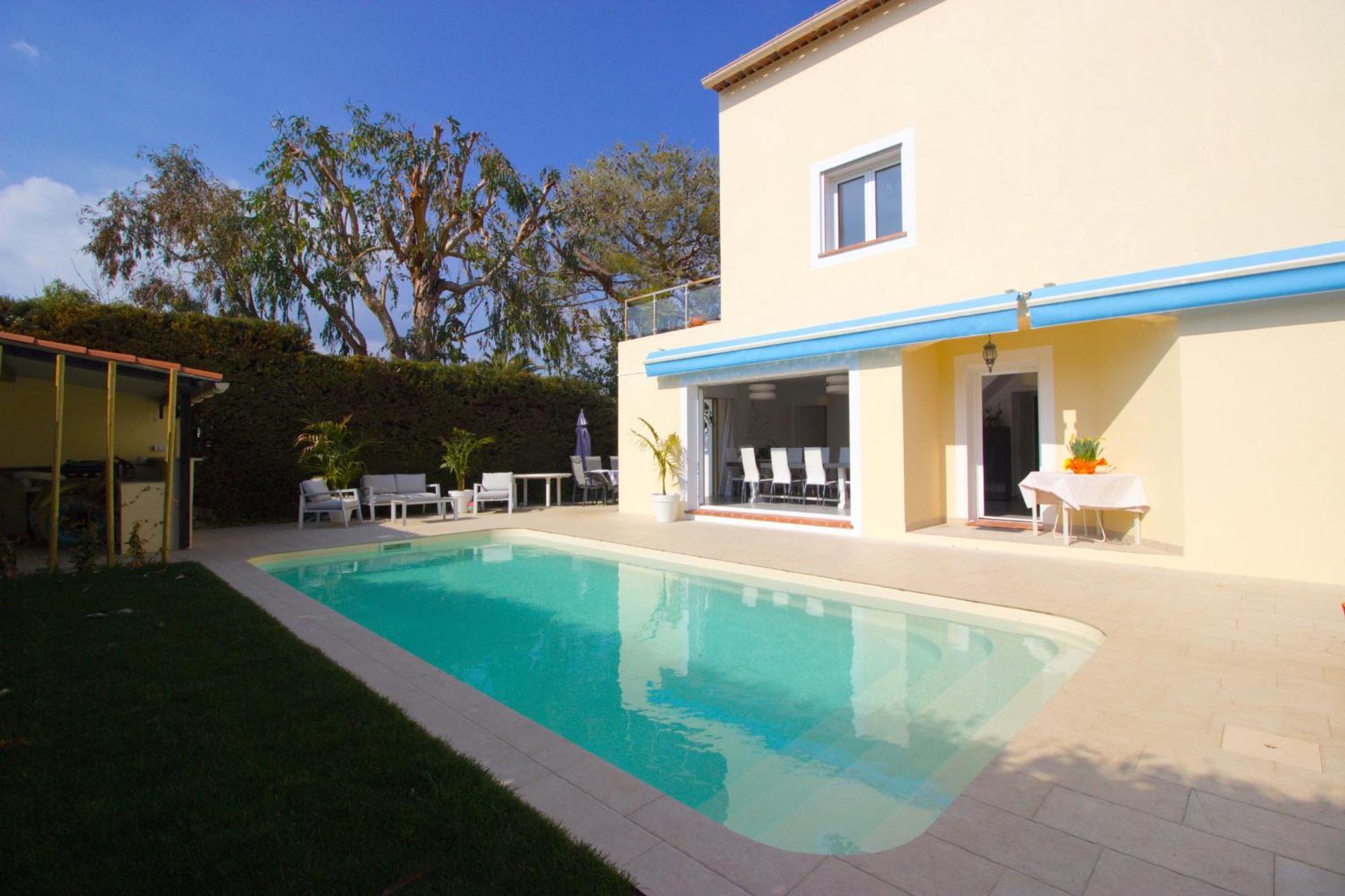 - 8 Personnes - Piscine - Parking Villa *