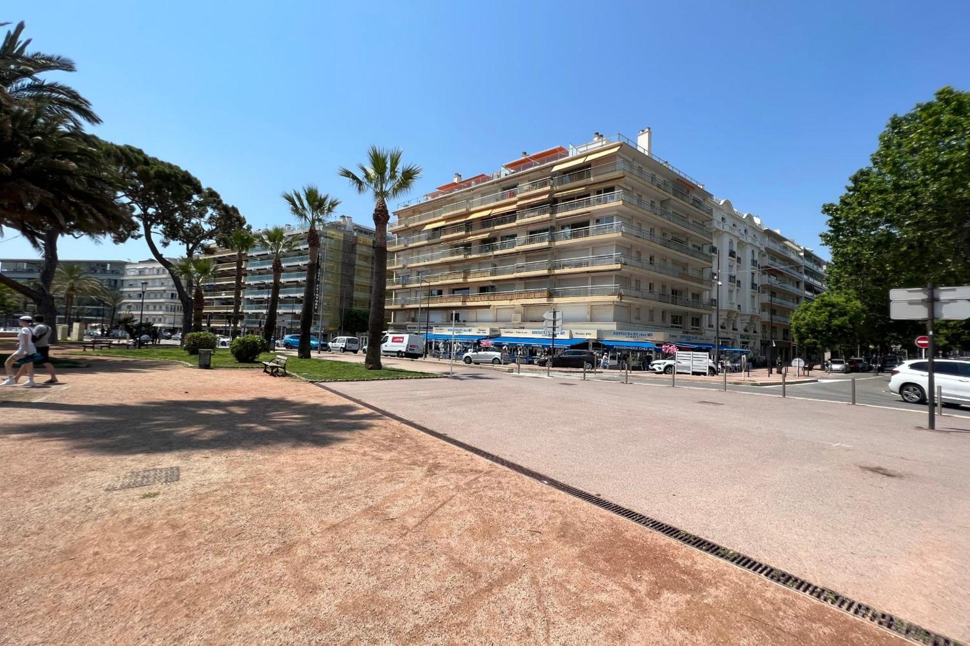 - 4 People - Parking - Terrace Apartment *