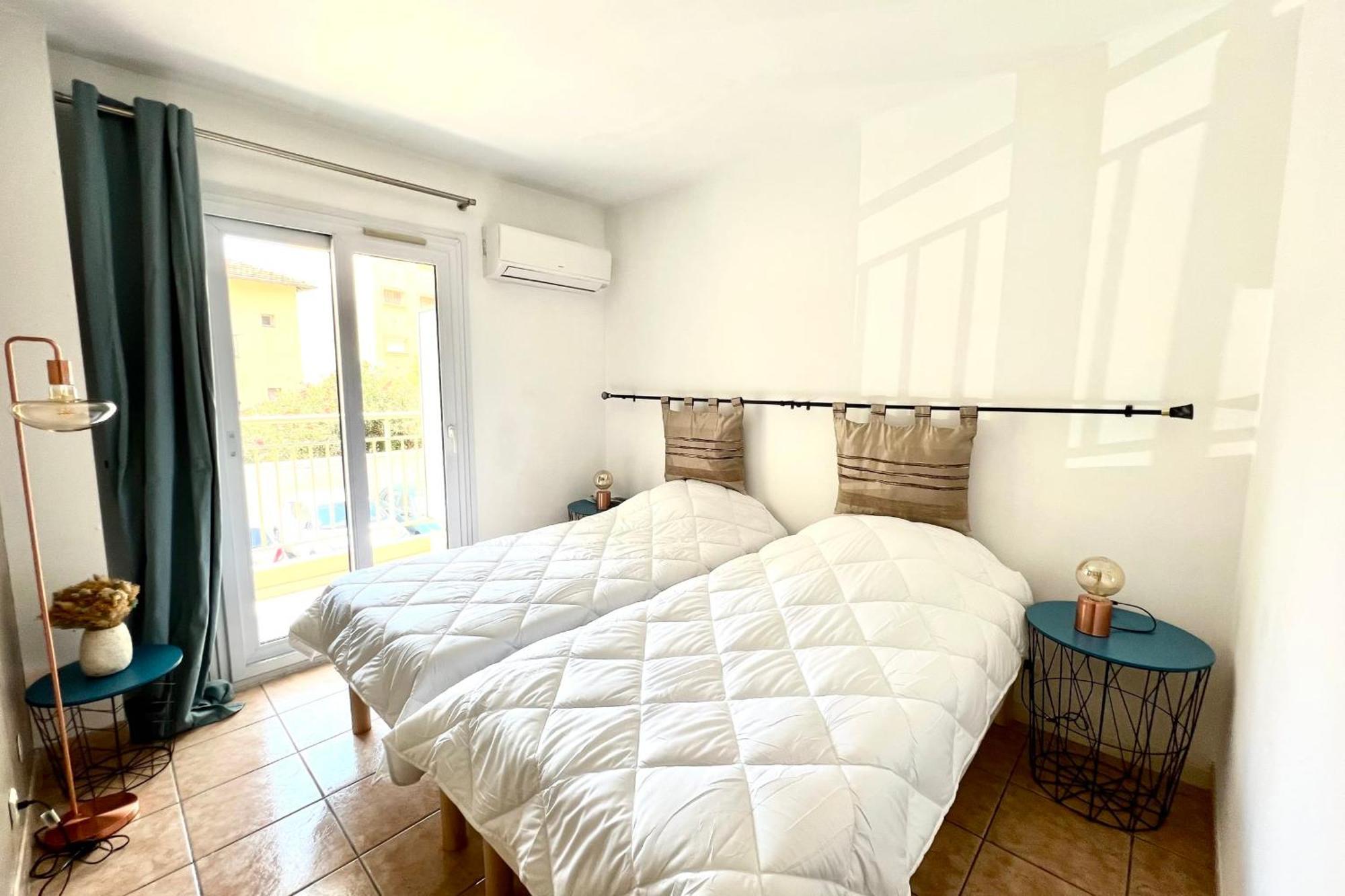 - 4 People - Parking - Terrace