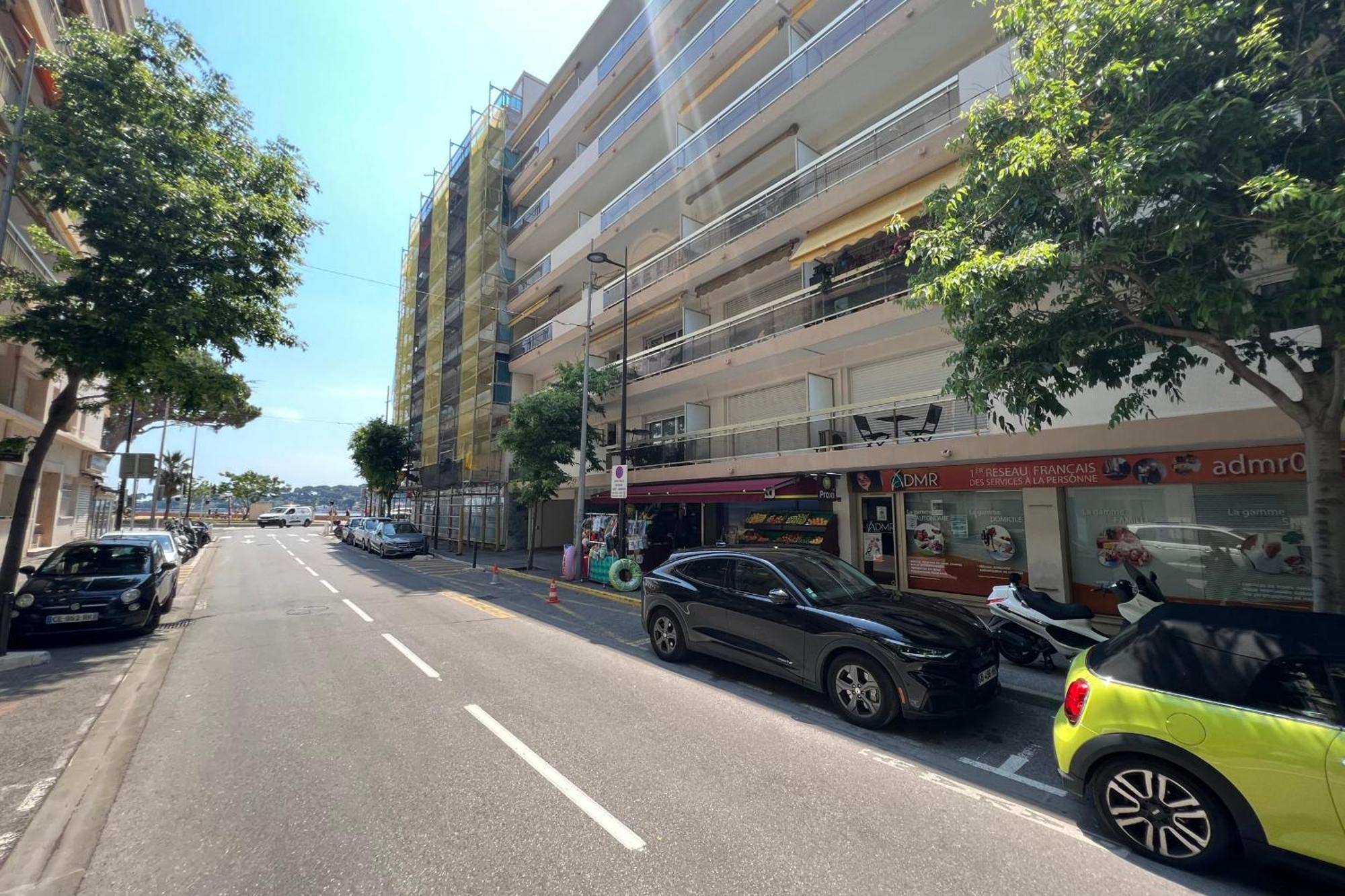 - 4 People - Parking - Terrace Antibes
