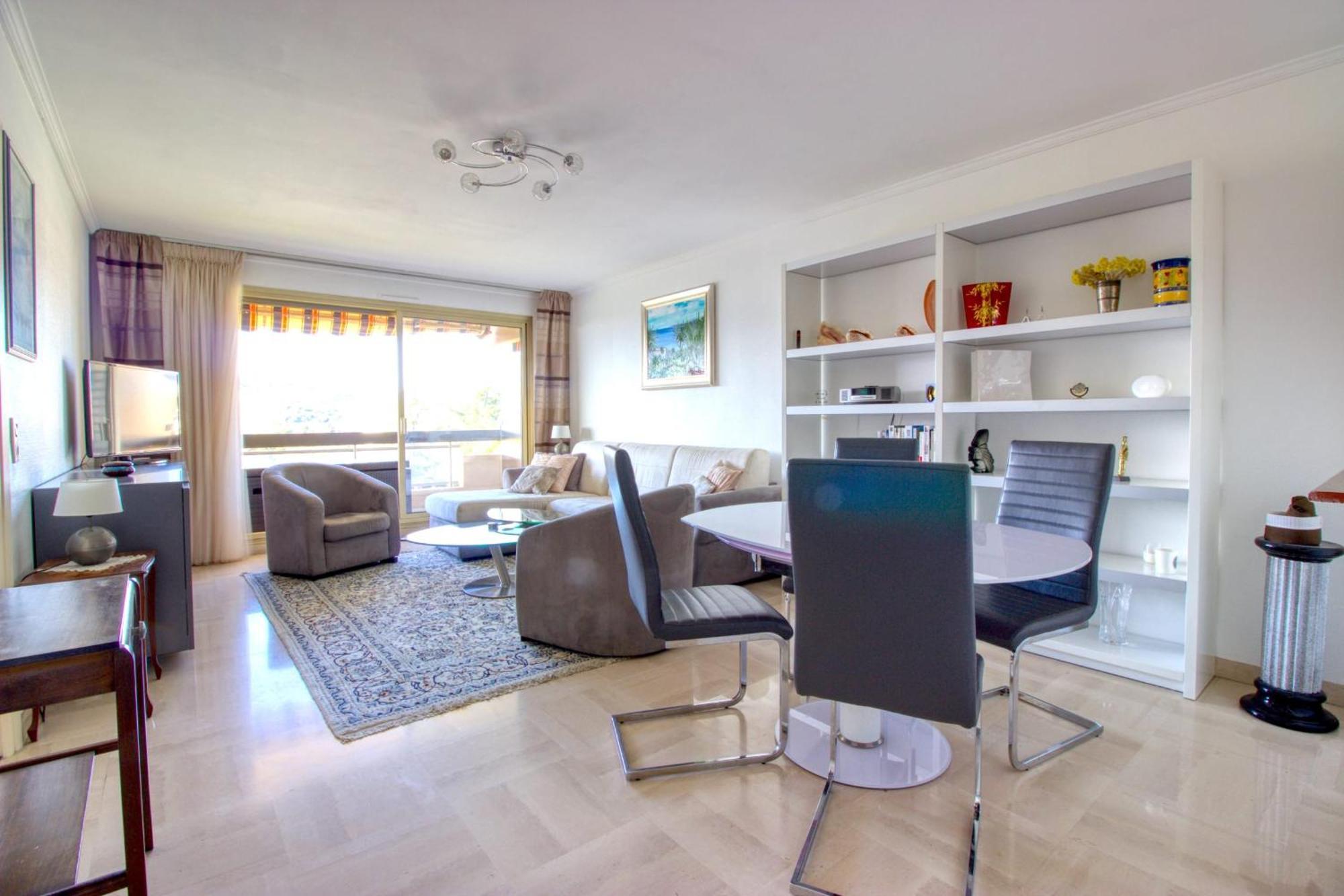 4 People - Swimming Pool And Tennis - Garage Apartment *