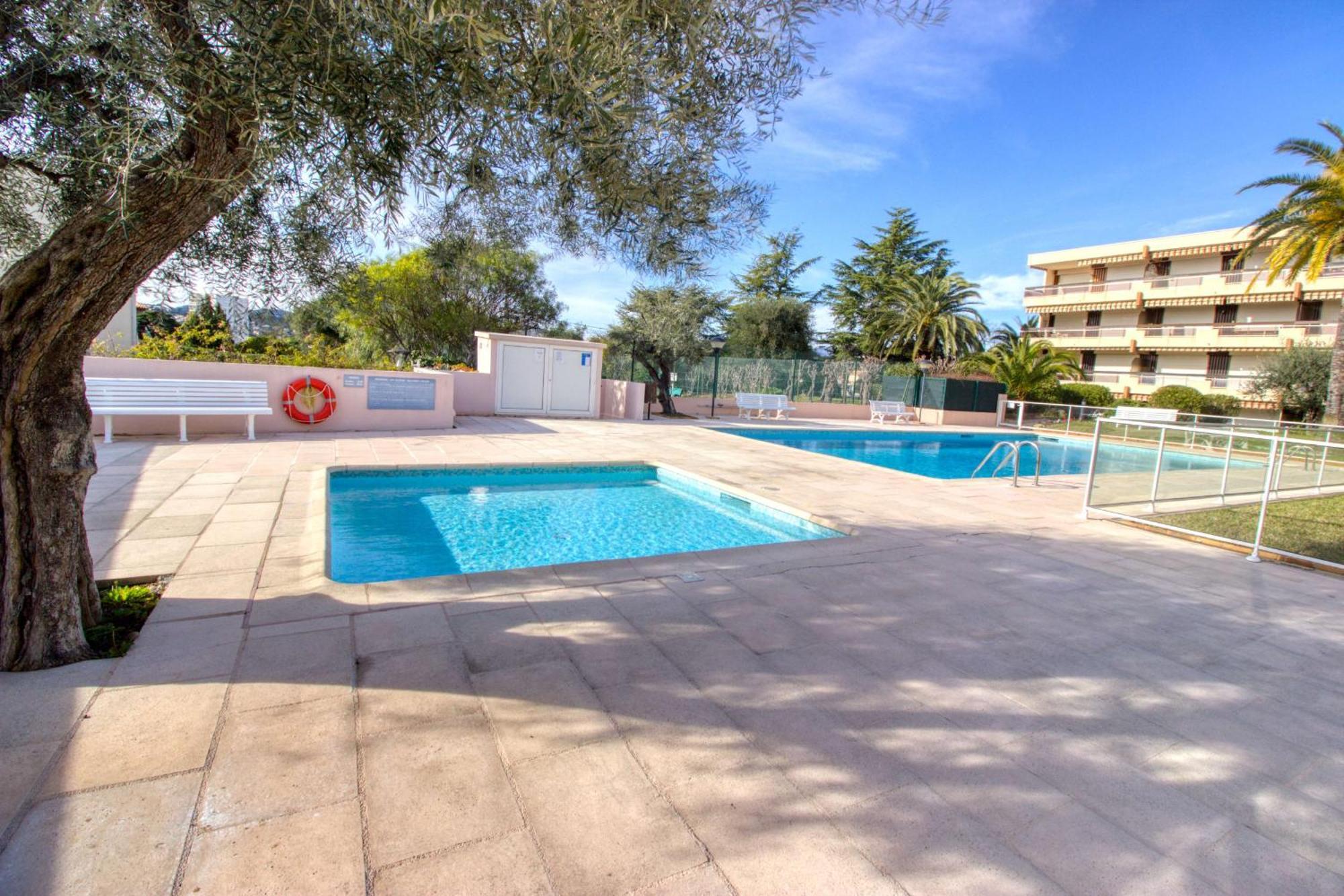 4 People - Swimming Pool And Tennis - Garage