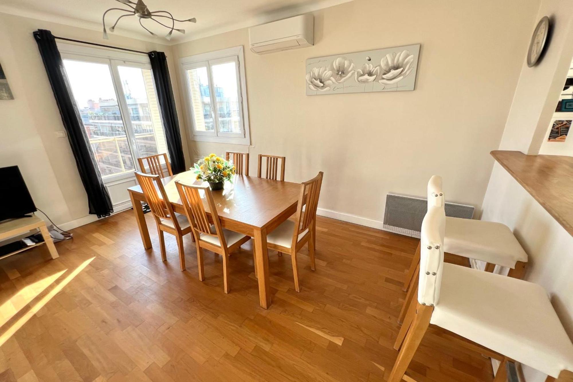 Juan Les Pins Centre - 4 Personnes - Dernier Etage *