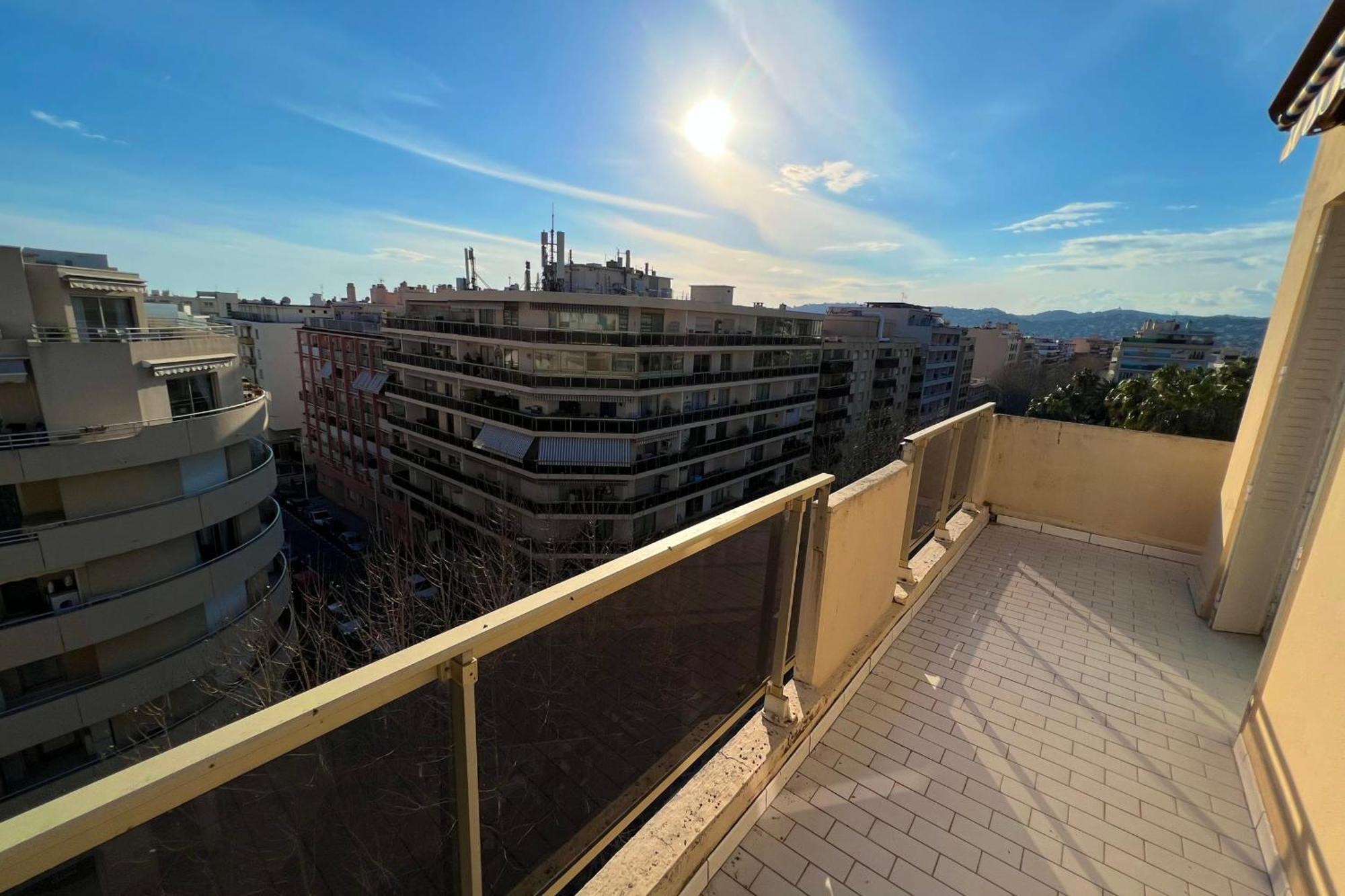 Juan Les Pins Centre - 4 Personnes - Dernier Etage Apartment *