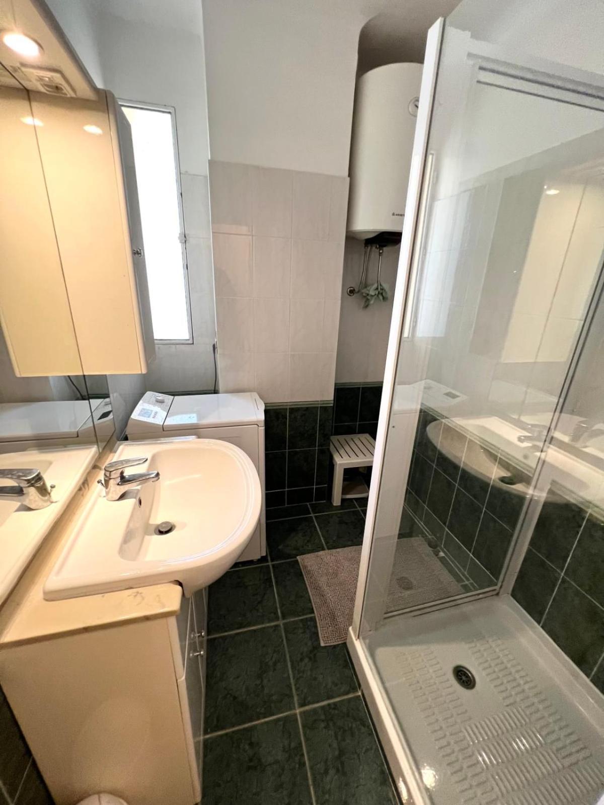 Juan Les Pins Centre - 4 Personnes - Dernier Etage Apartment Antibes