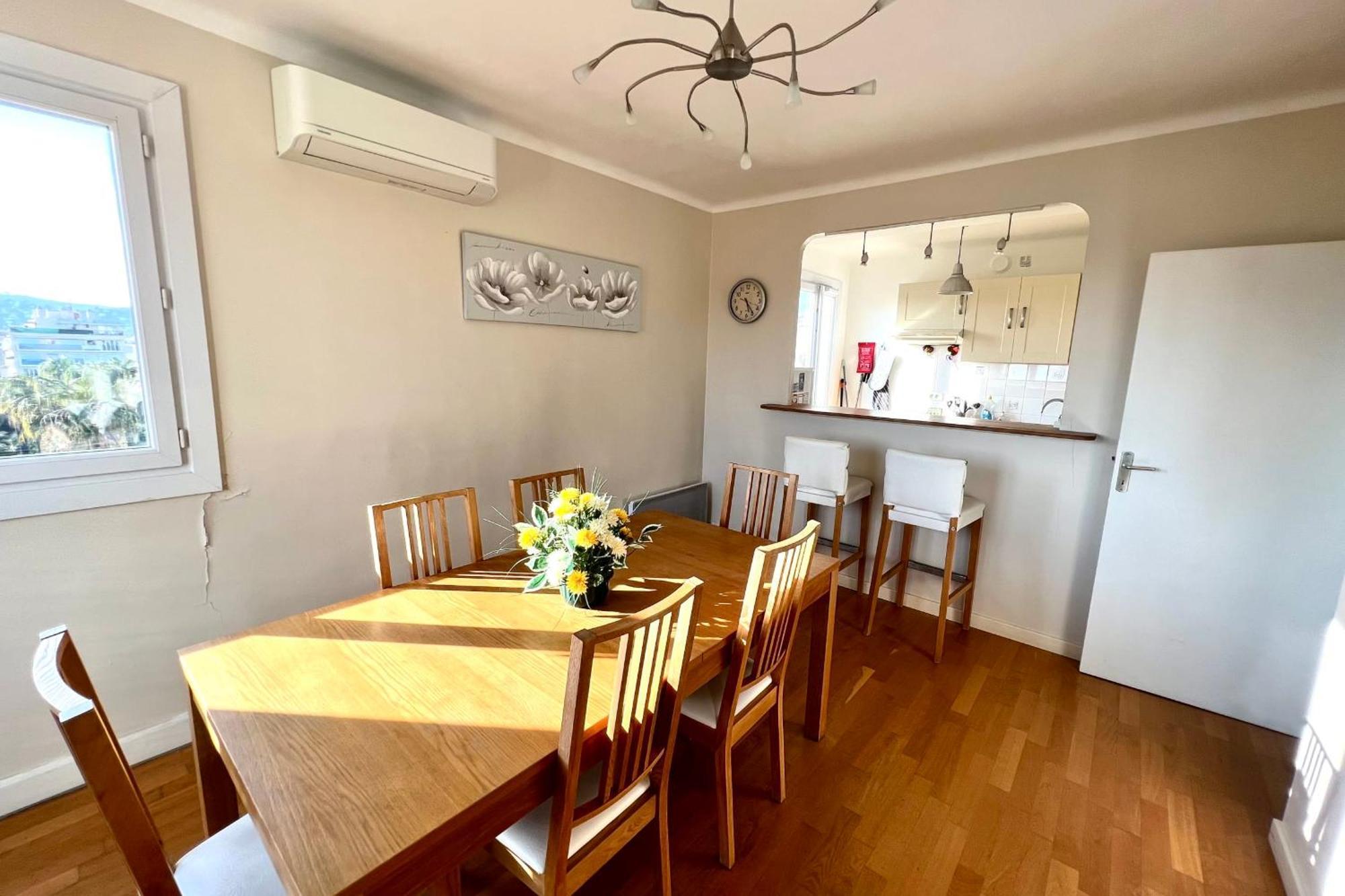 Juan Les Pins Centre - 4 Personnes - Dernier Etage