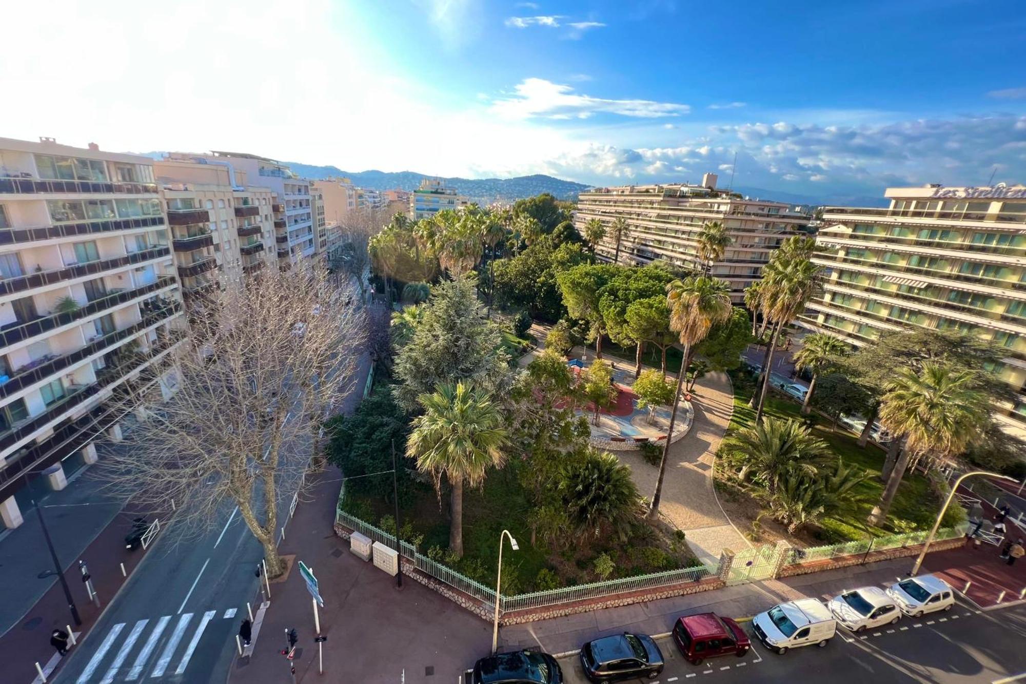 Juan Les Pins Centre - 4 Personnes - Dernier Etage Apartment Antibes