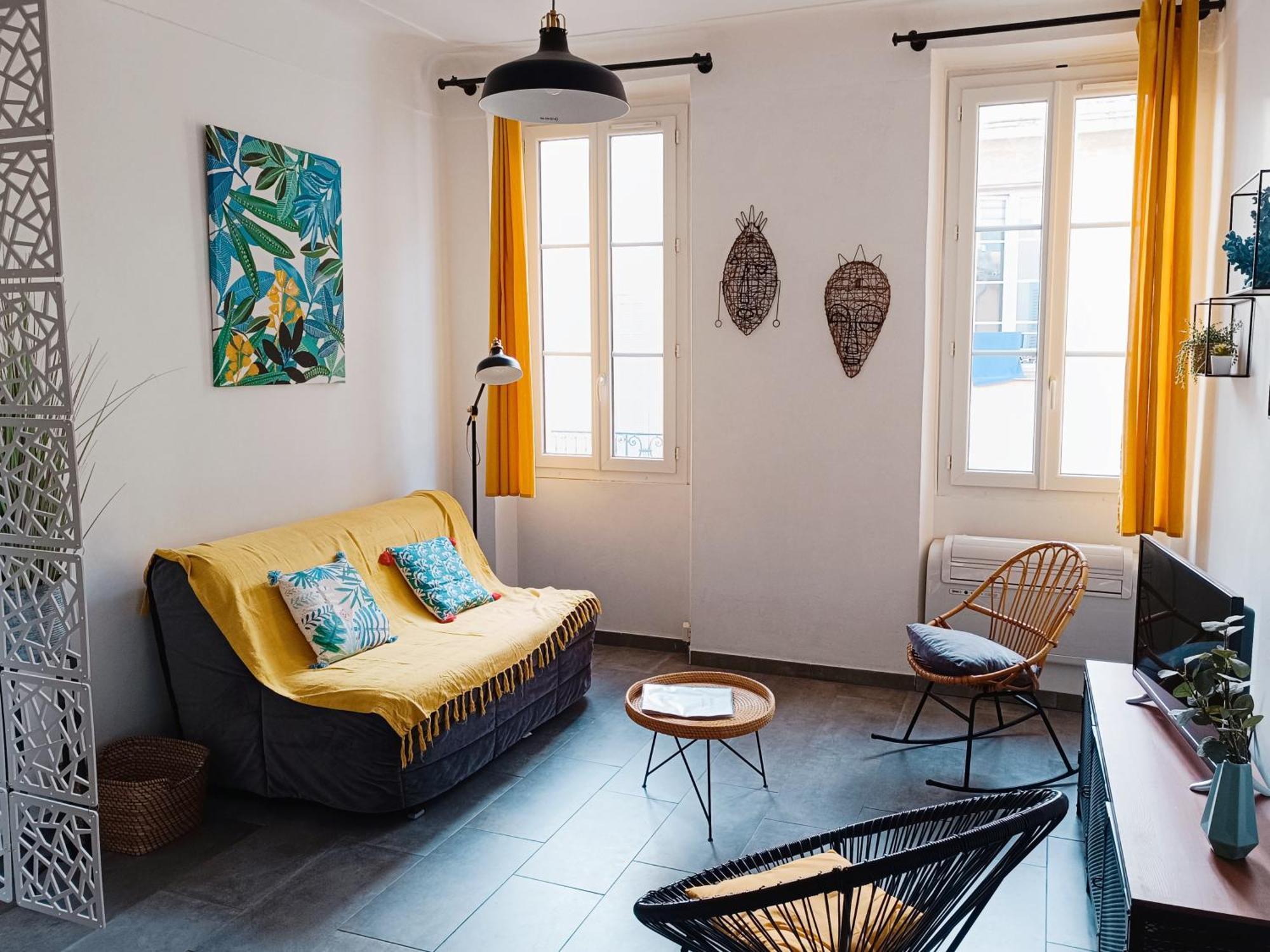 Grand 2 Pieces Renove Climatise, Vieil Antibes, Proche Port * Antibes