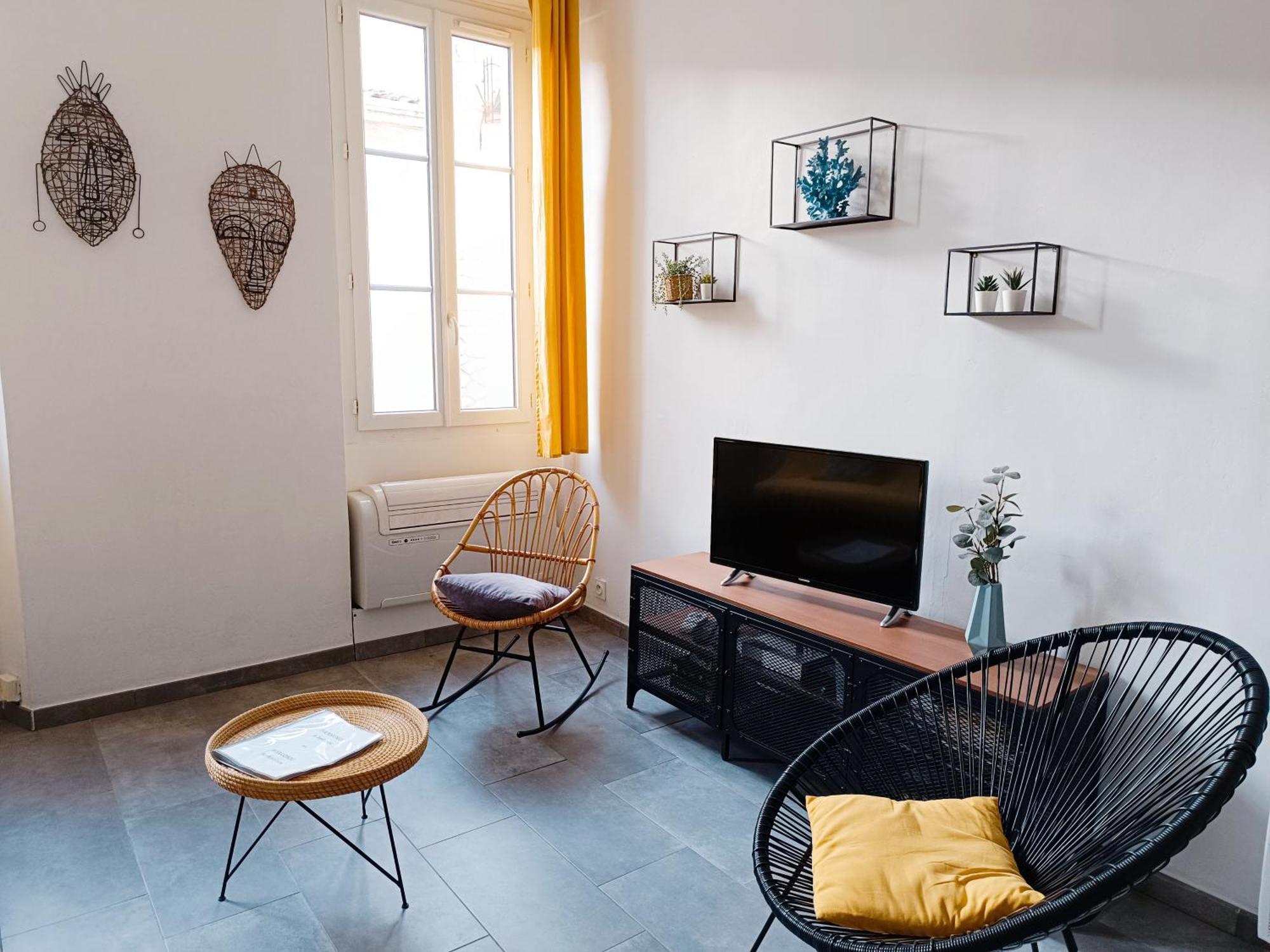 Apartment Grand 2 Pieces Renove Climatise, Vieil Antibes, Proche Port