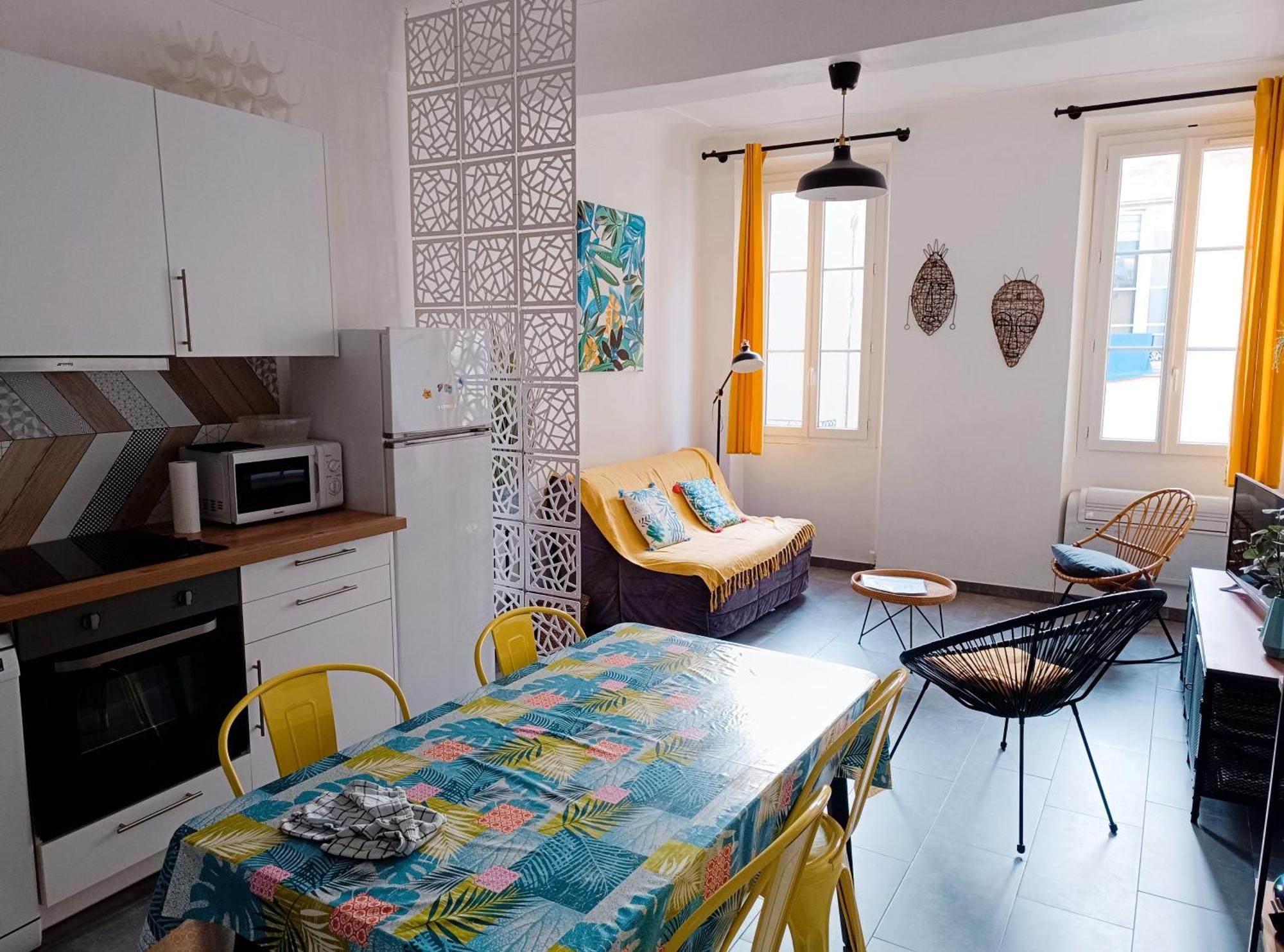 Apartment Grand 2 Pieces Renove Climatise, Vieil Antibes, Proche Port *