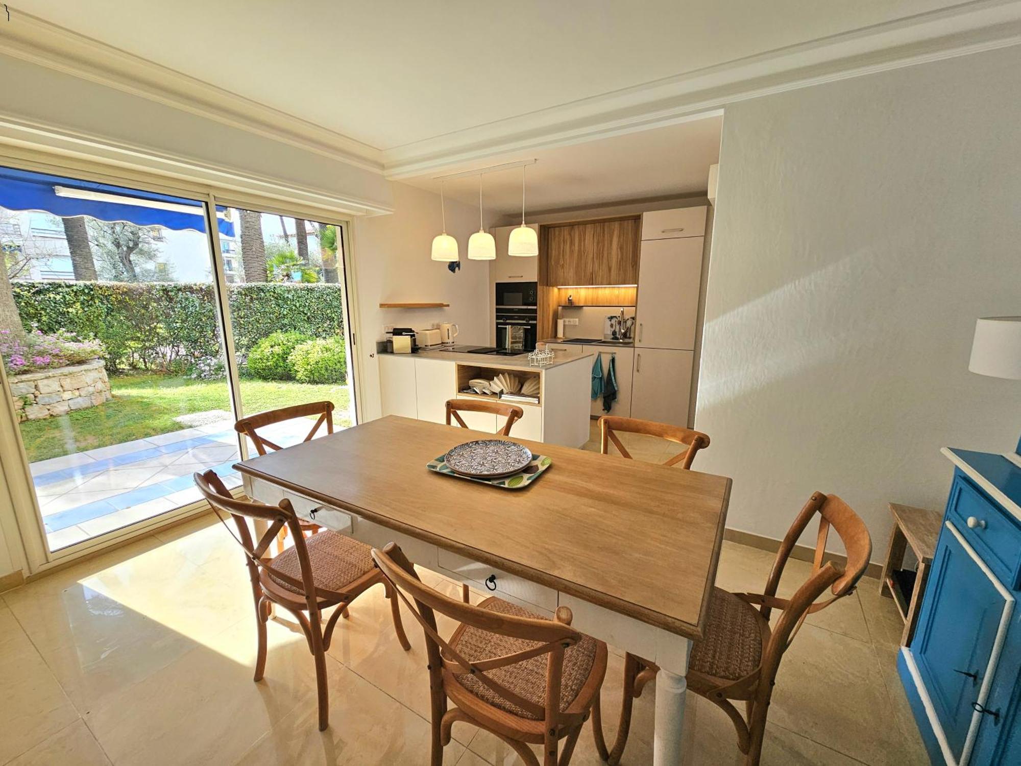 T4 3chambres, Jardin, Piscine Chauffee Proche De La Apartment Antibes