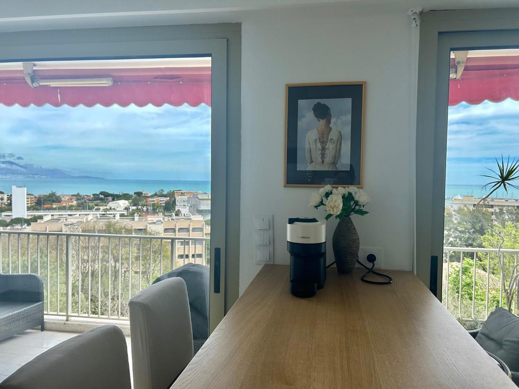 Superbe 2 Pieces Antibes Vue Mer, Piscine, Parking *