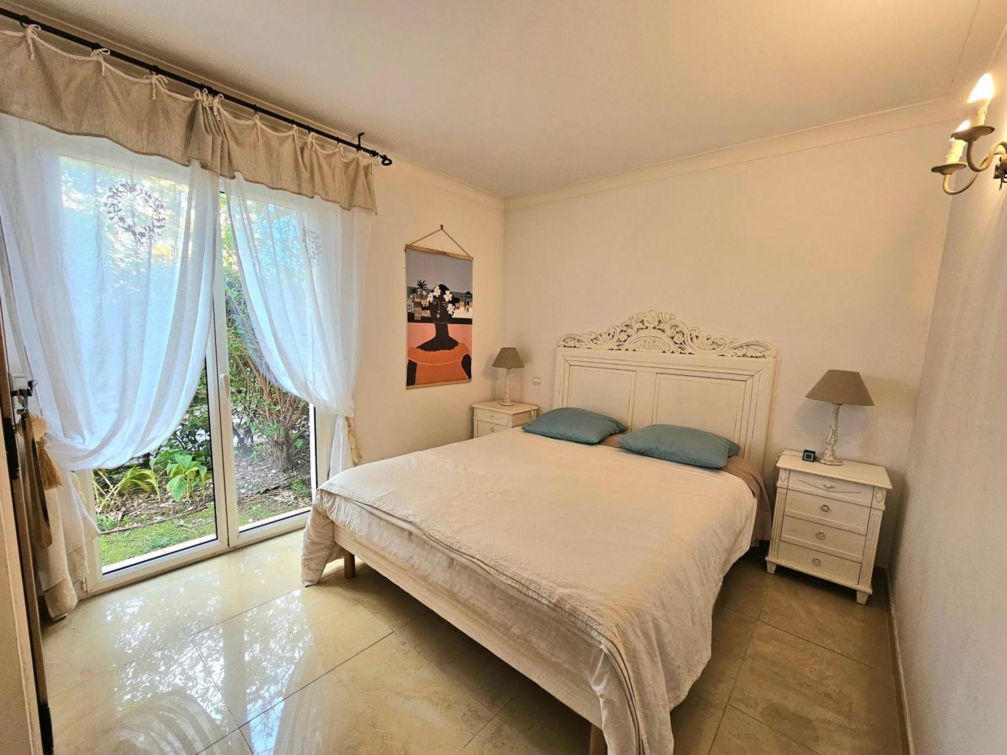 Apartment T4 3chambres, Jardin, Piscine Chauffee Proche De La