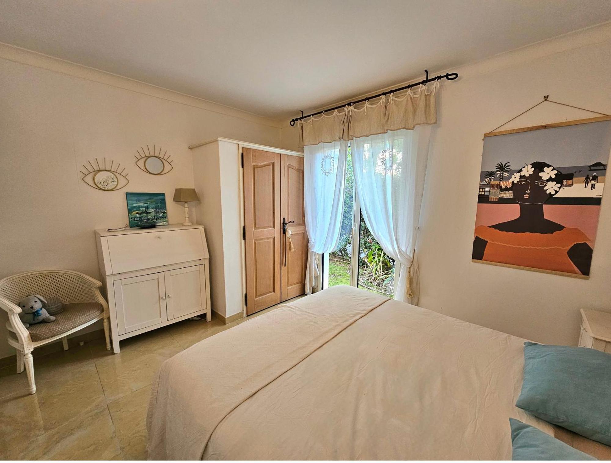 T4 3chambres, Jardin, Piscine Chauffee Proche De La Apartment