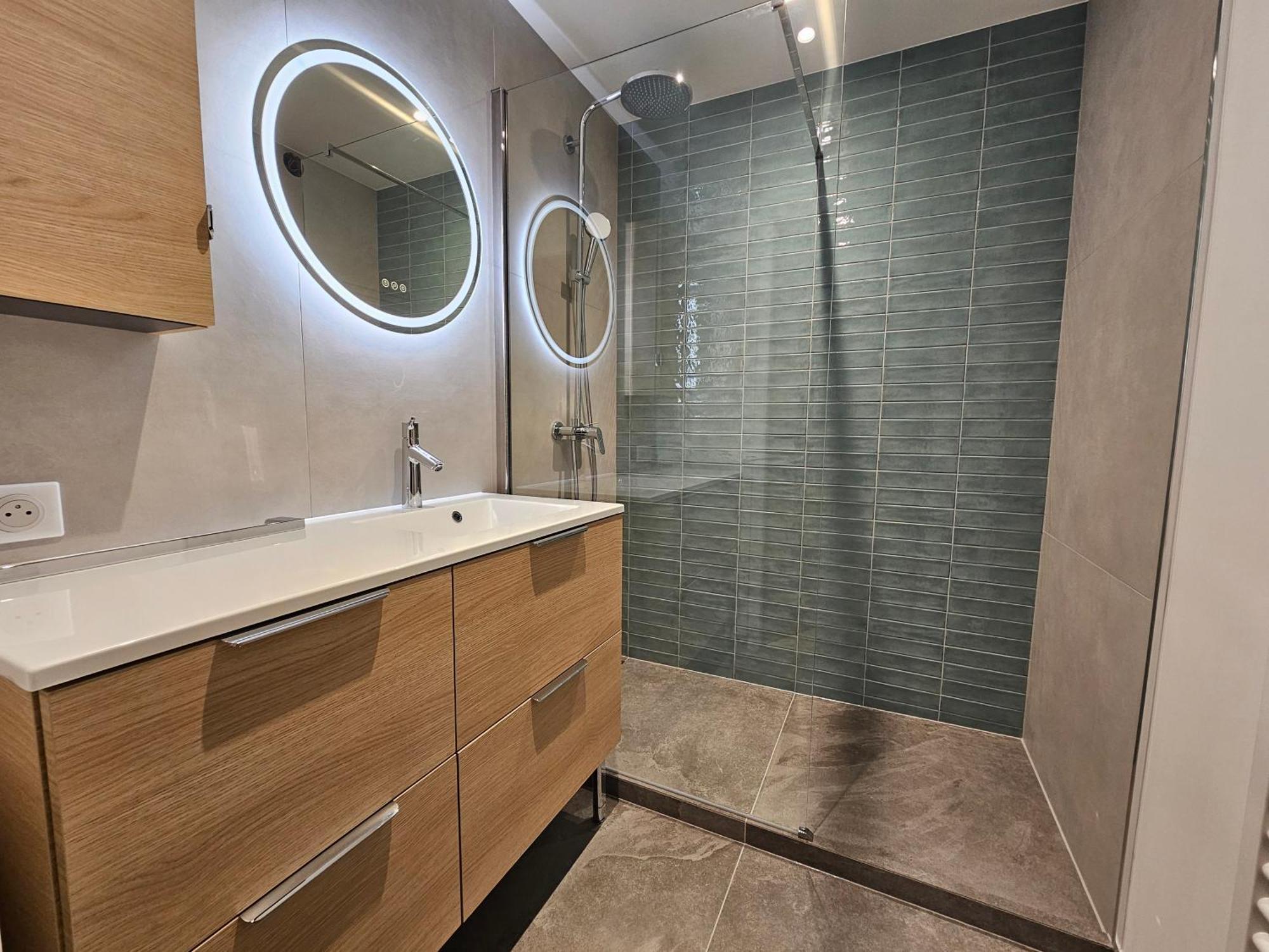 Apartment T4 3chambres, Jardin, Piscine Chauffee Proche De La Antibes