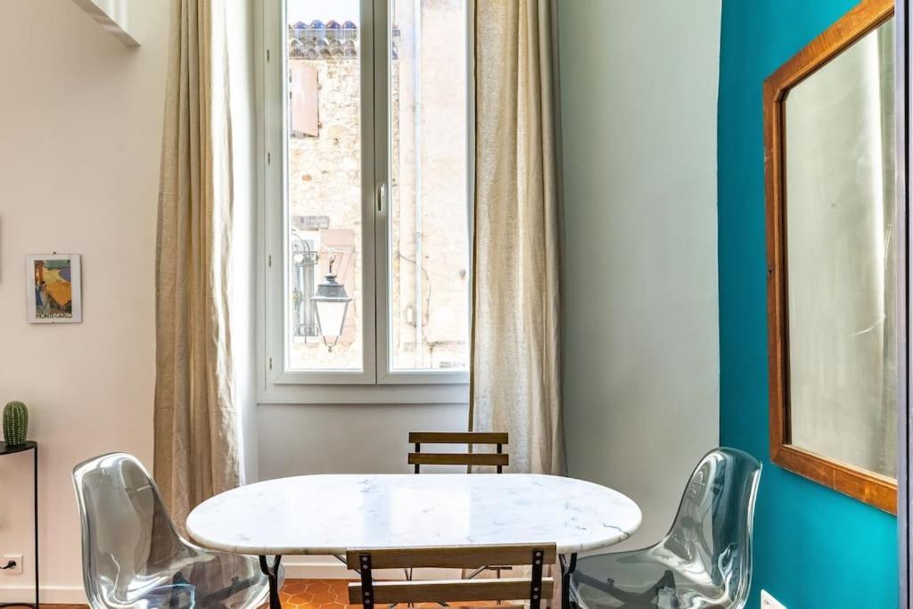 Authentique Situe En Plein Centre D'antibes Appartement