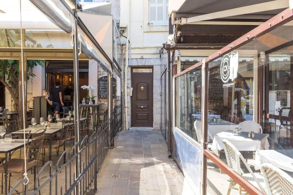 Authentique Situe En Plein Centre D'antibes Appartement *