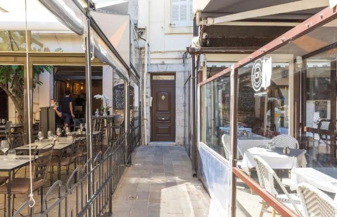 Authentique Situe En Plein Centre D'antibes Appartement *
