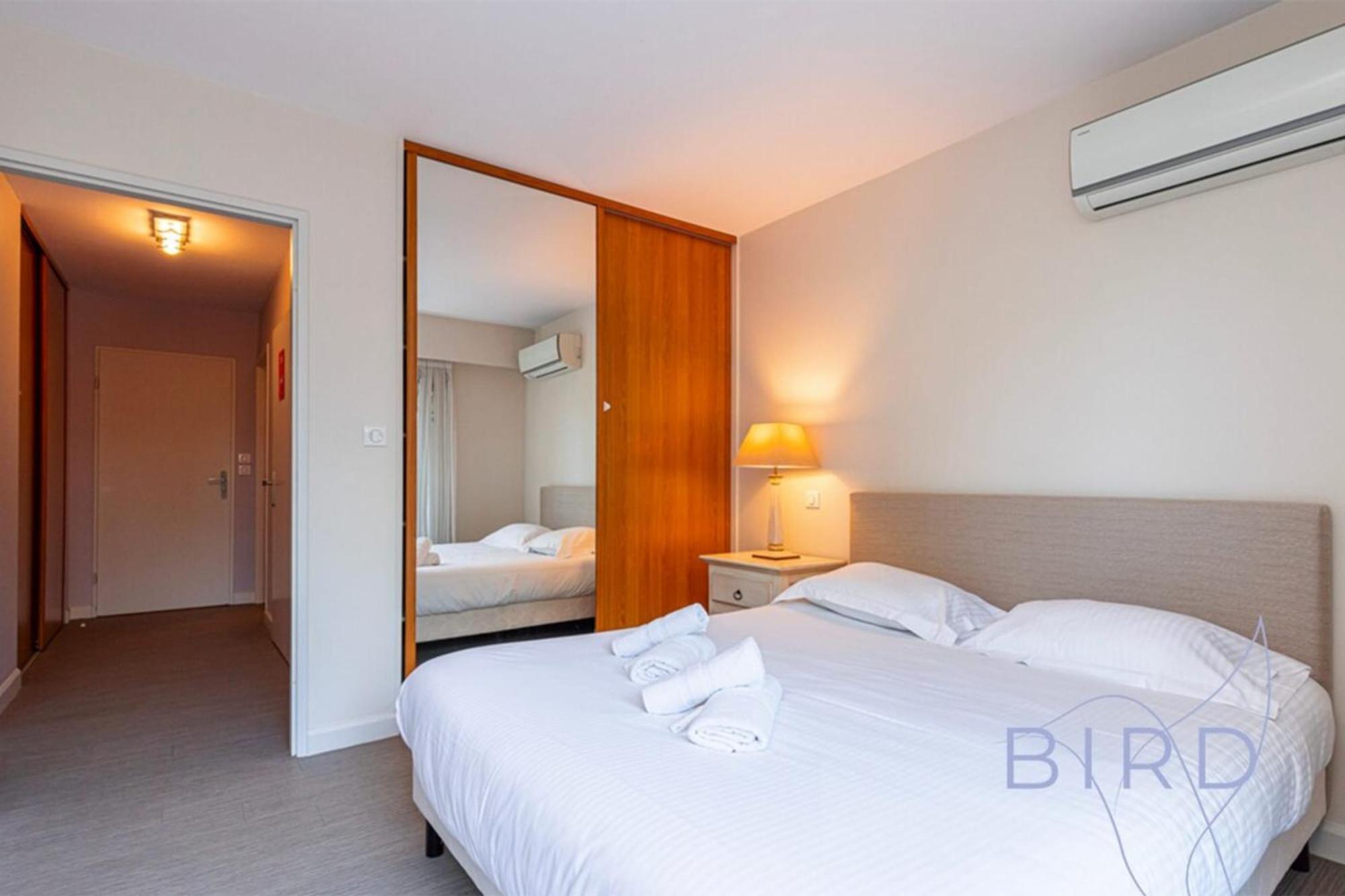 Apartment Spacious Pool And Parking *