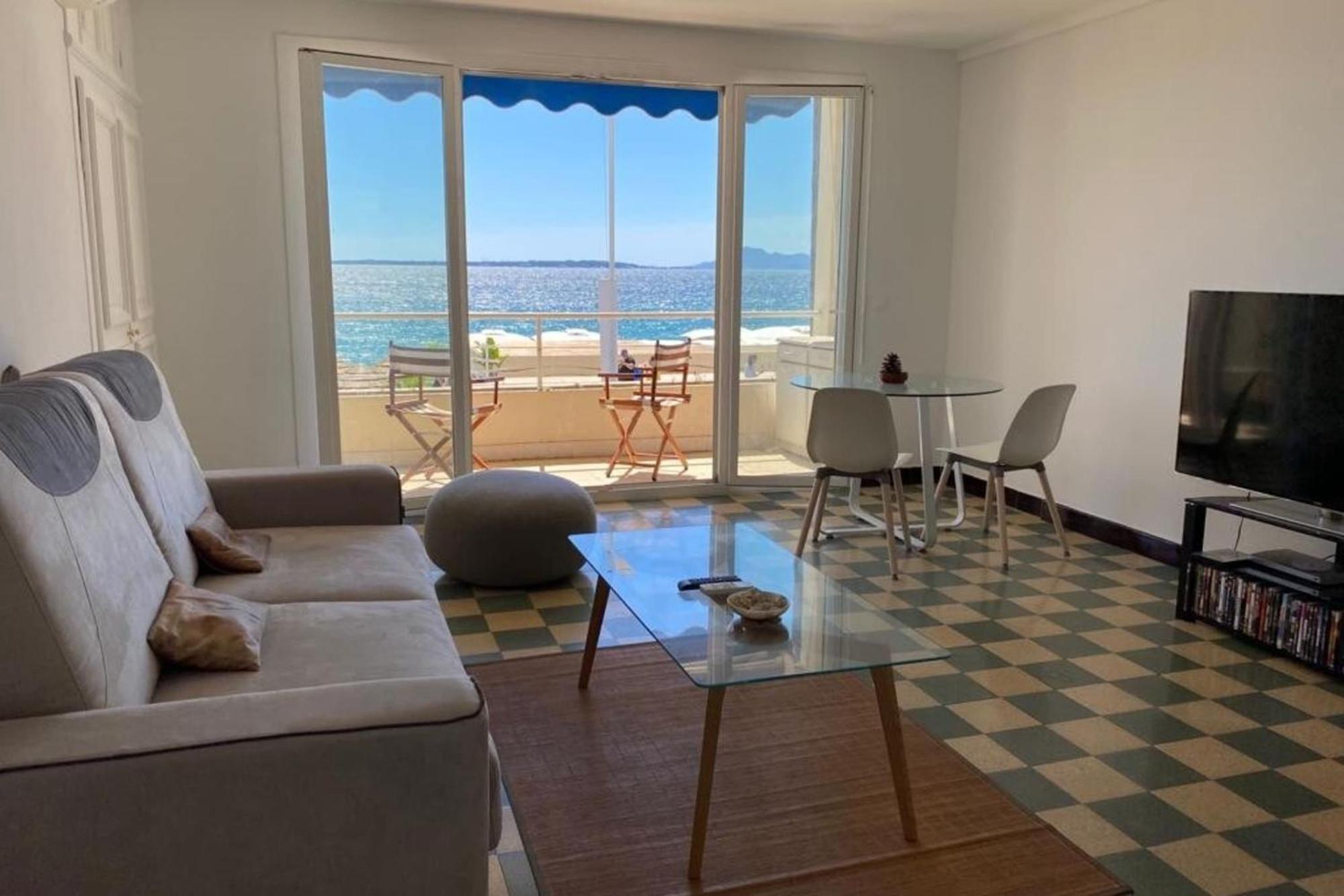 Apartment Large On The Seafront *