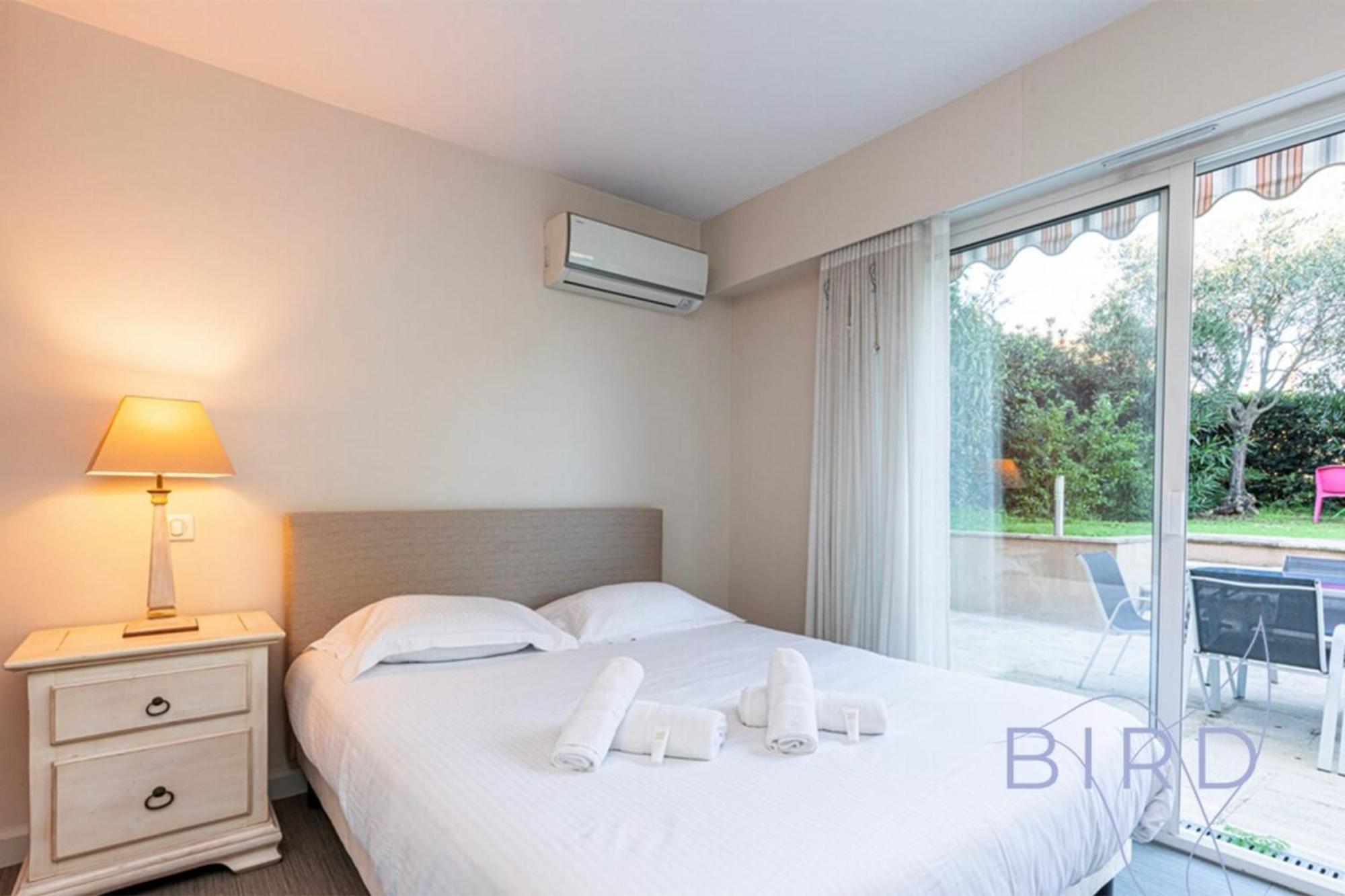 Apartment Spacious Pool And Parking Antibes