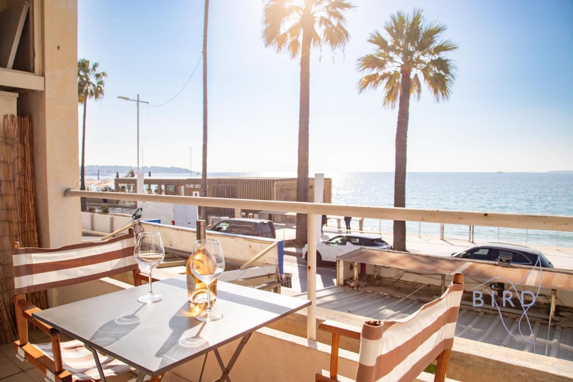 Apartment Large On The Seafront Antibes
