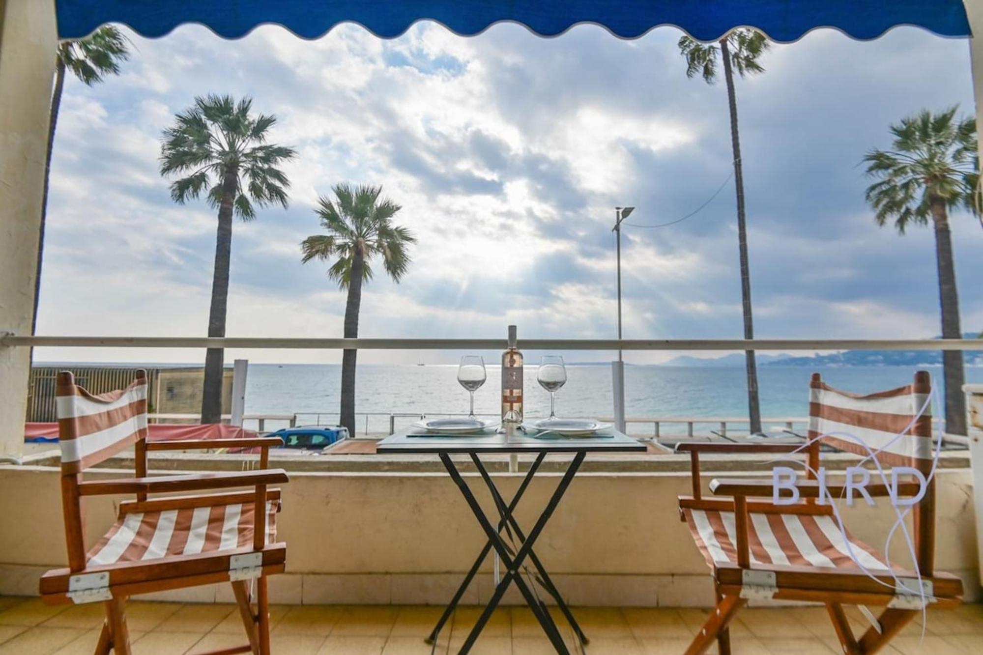 Large On The Seafront Apartment *