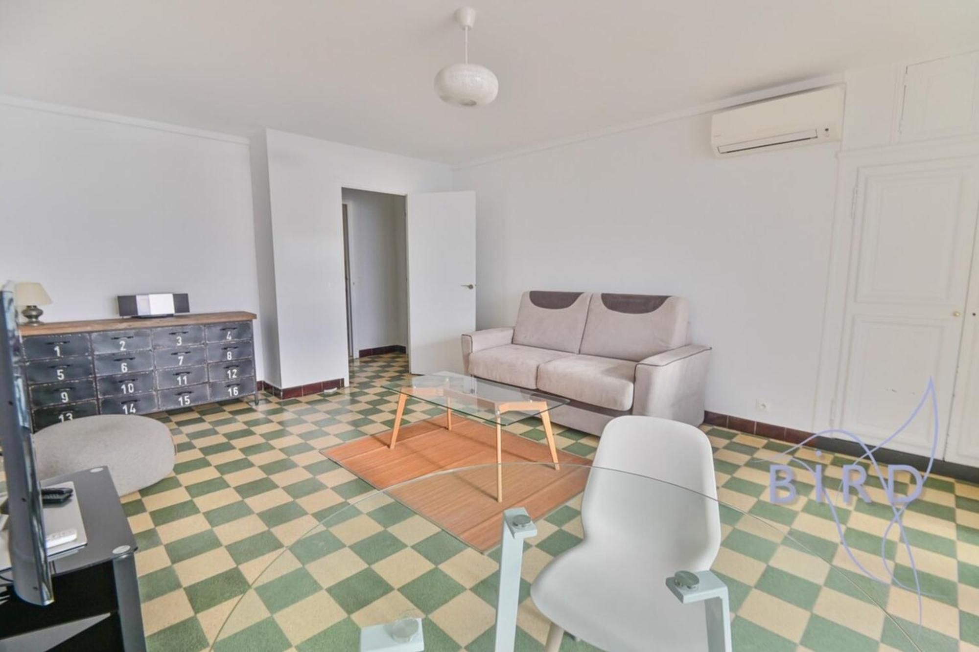 Large On The Seafront Apartment Antibes