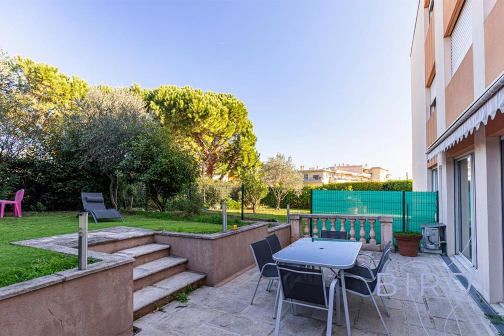 Spacious Pool And Parking Apartment *