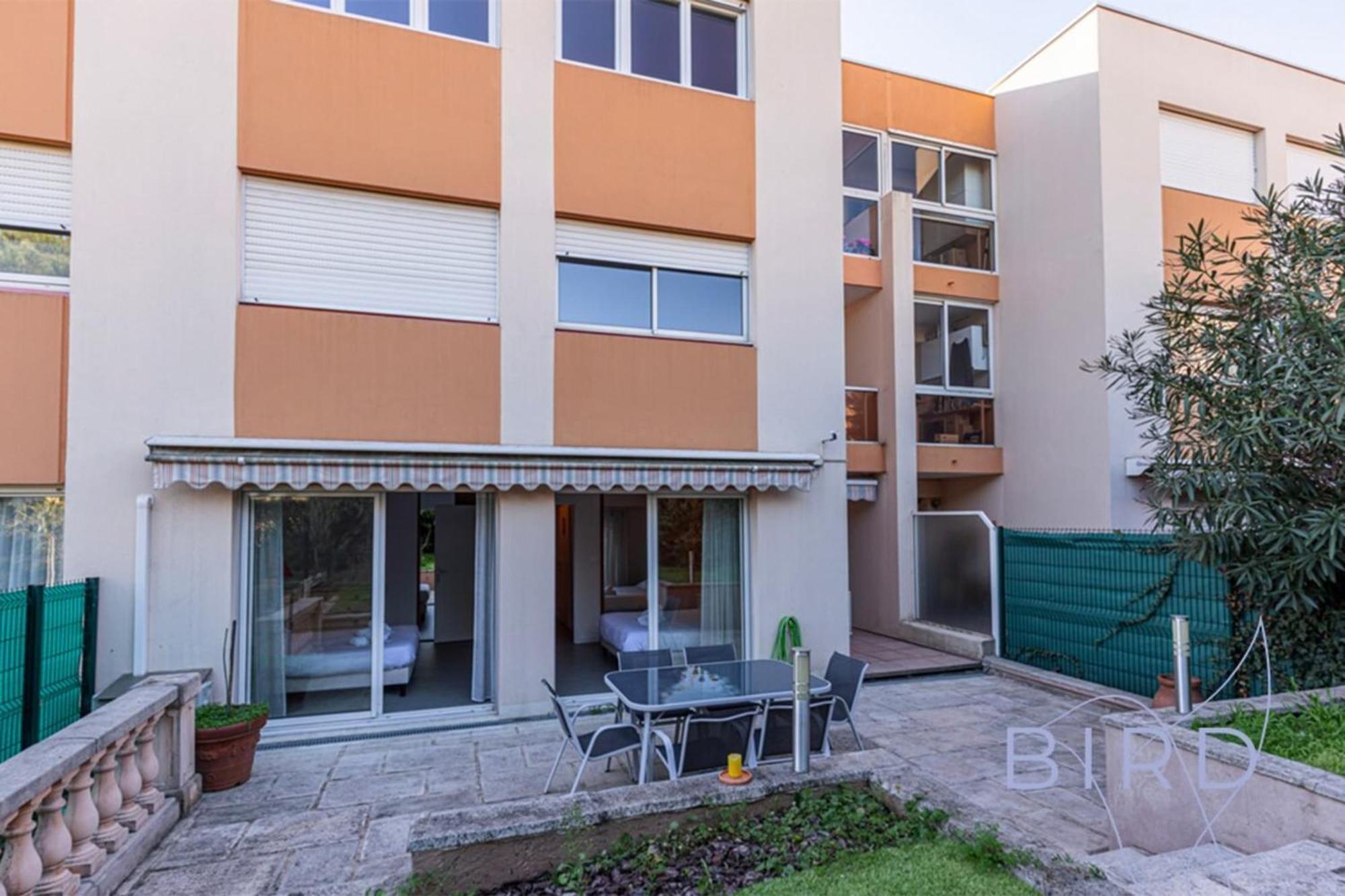 Spacious Pool And Parking Apartment *