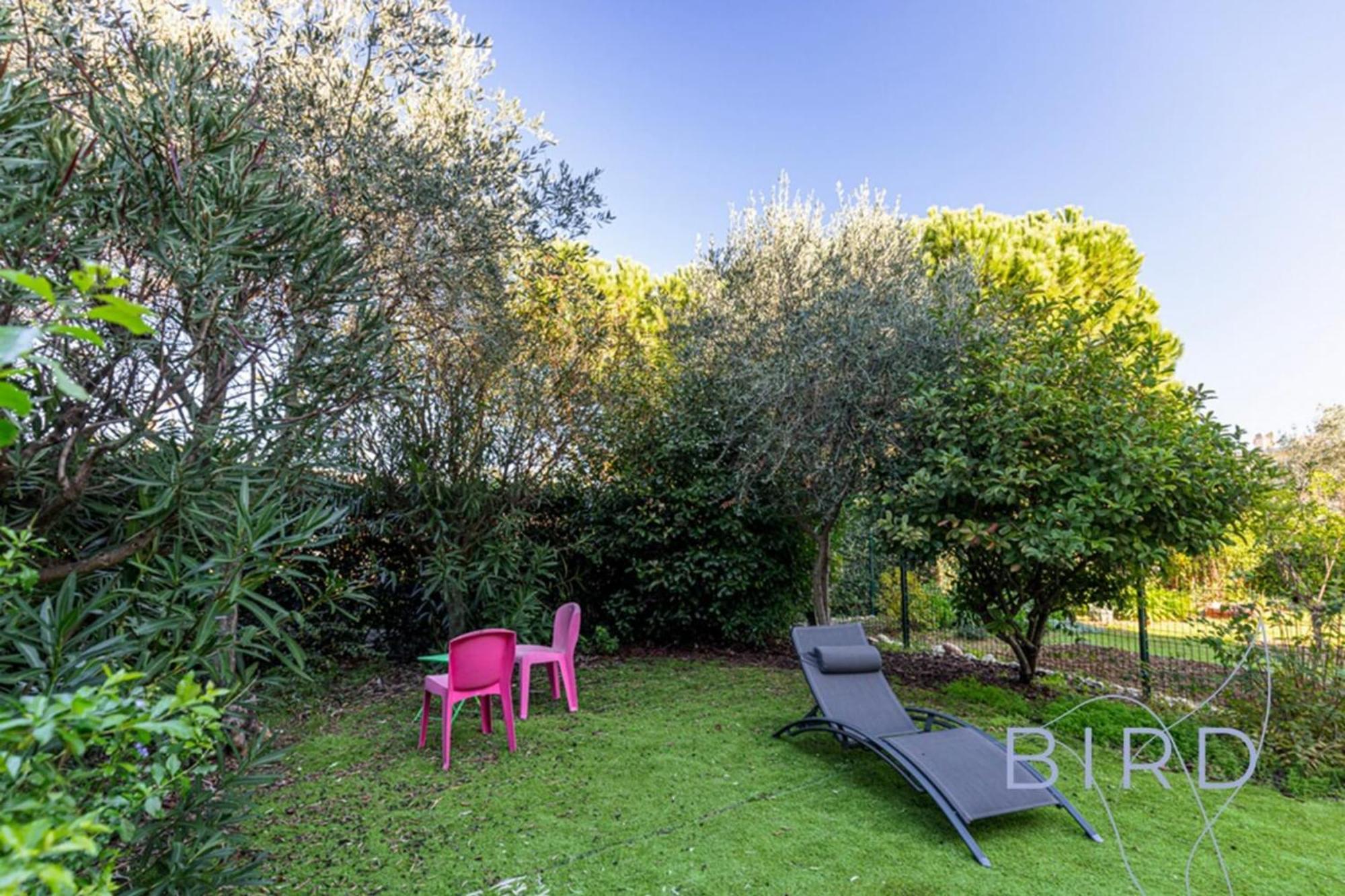 Spacious Pool And Parking Apartment Antibes