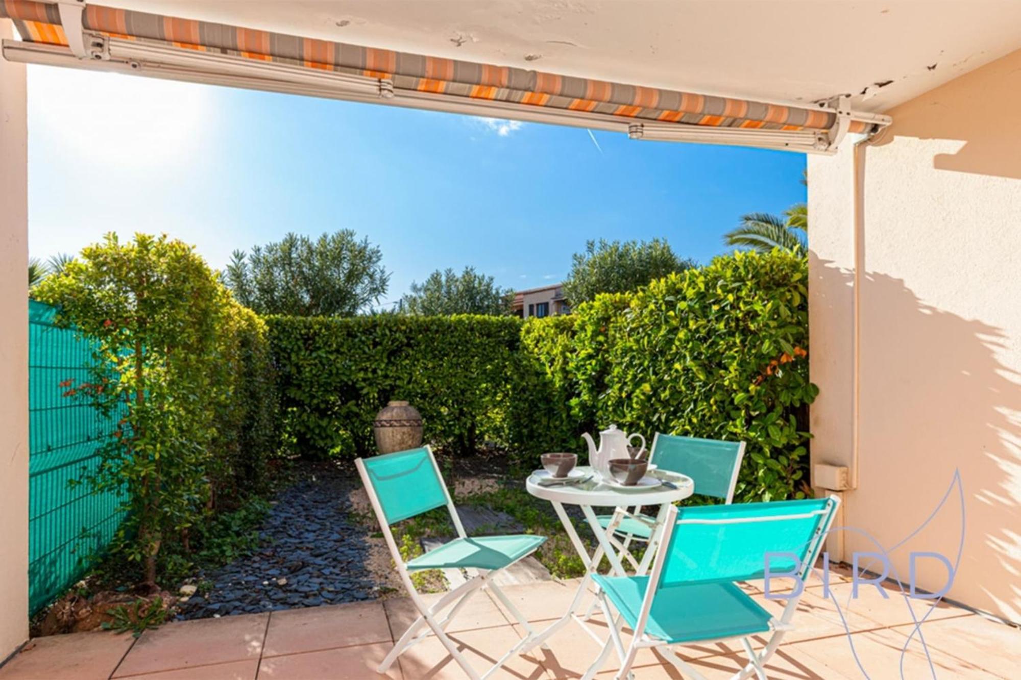 Spacious Pool And Parking Apartment *