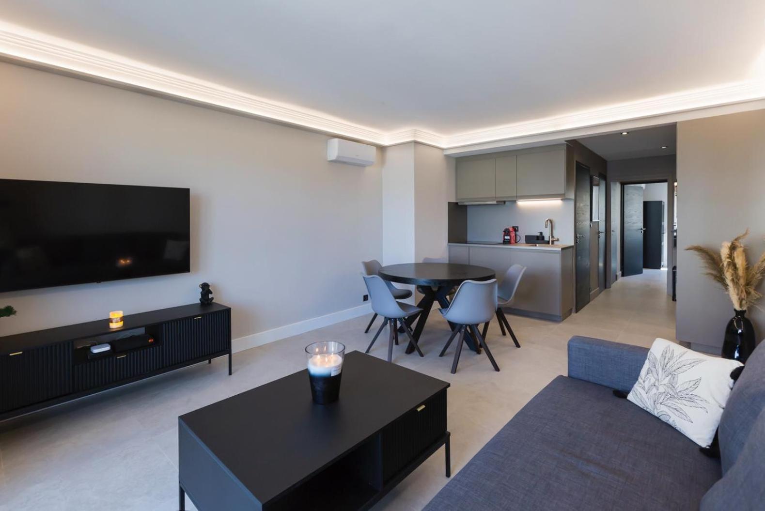Calm: Your Coastal Haven Apartment *