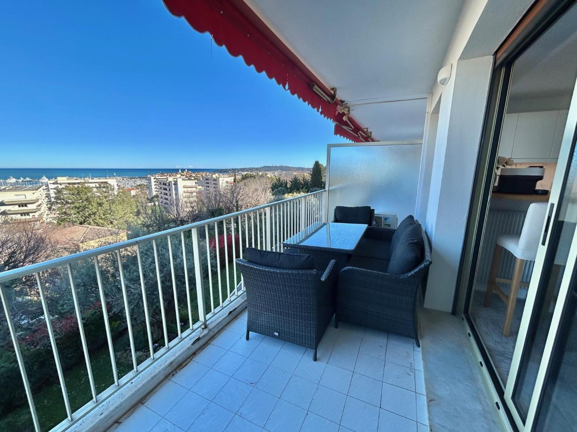 Superbe 2 Pieces Antibes Vue Mer, Piscine, Parking *